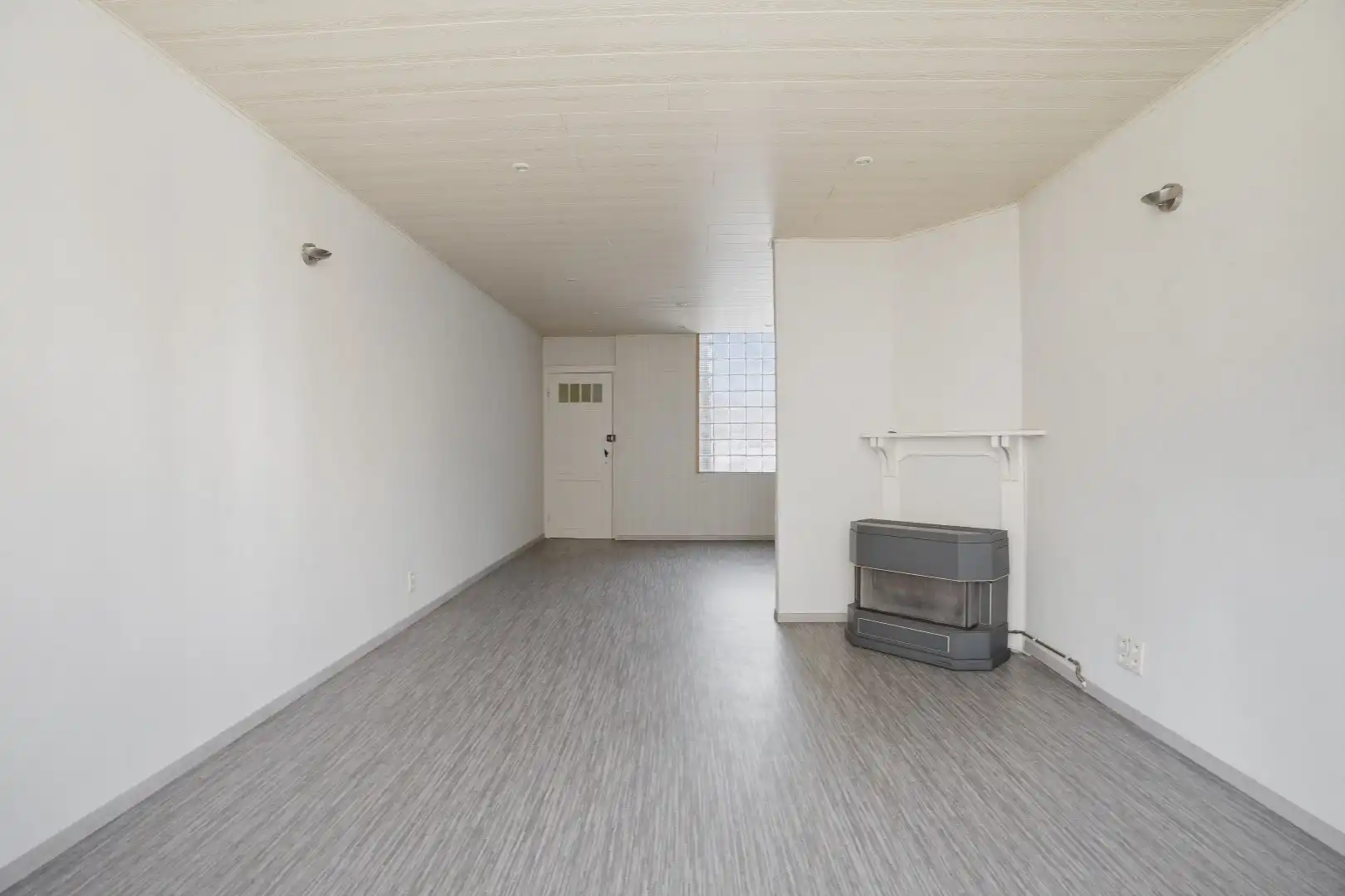 Goed gelegen gebouw op 117m² te De Panne bestaande uit een handelsruimte en woonst.  foto 3