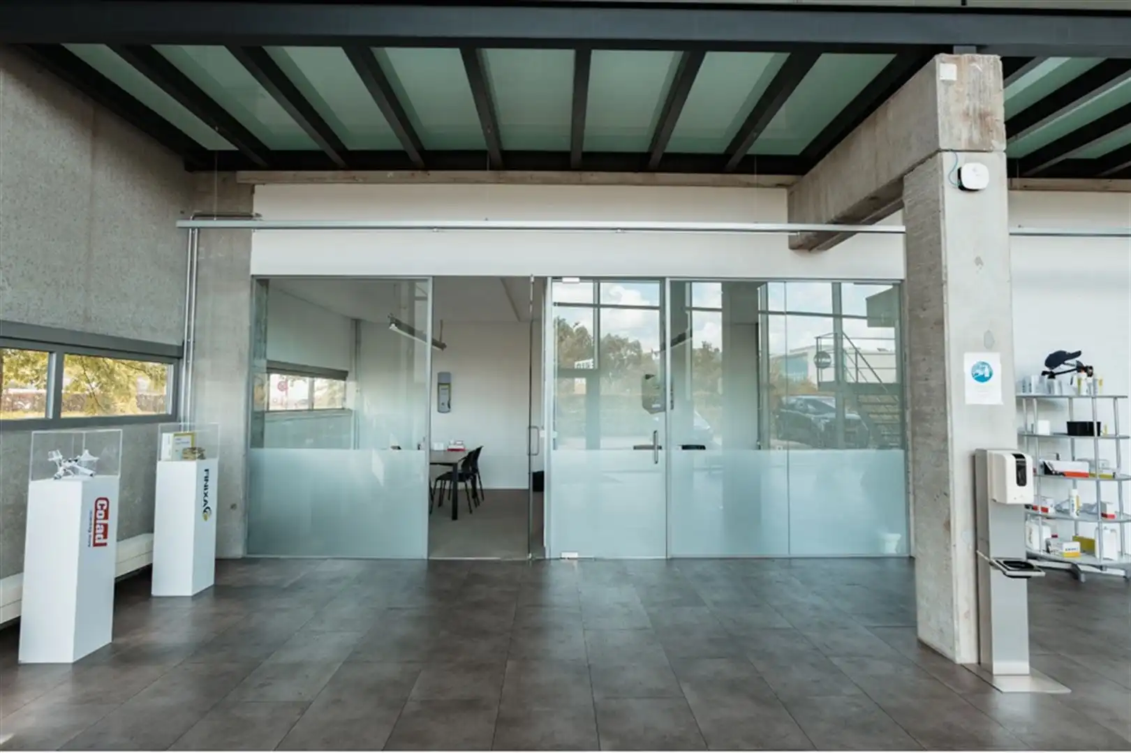 Polyvalent bedrijfsgebouw foto 12