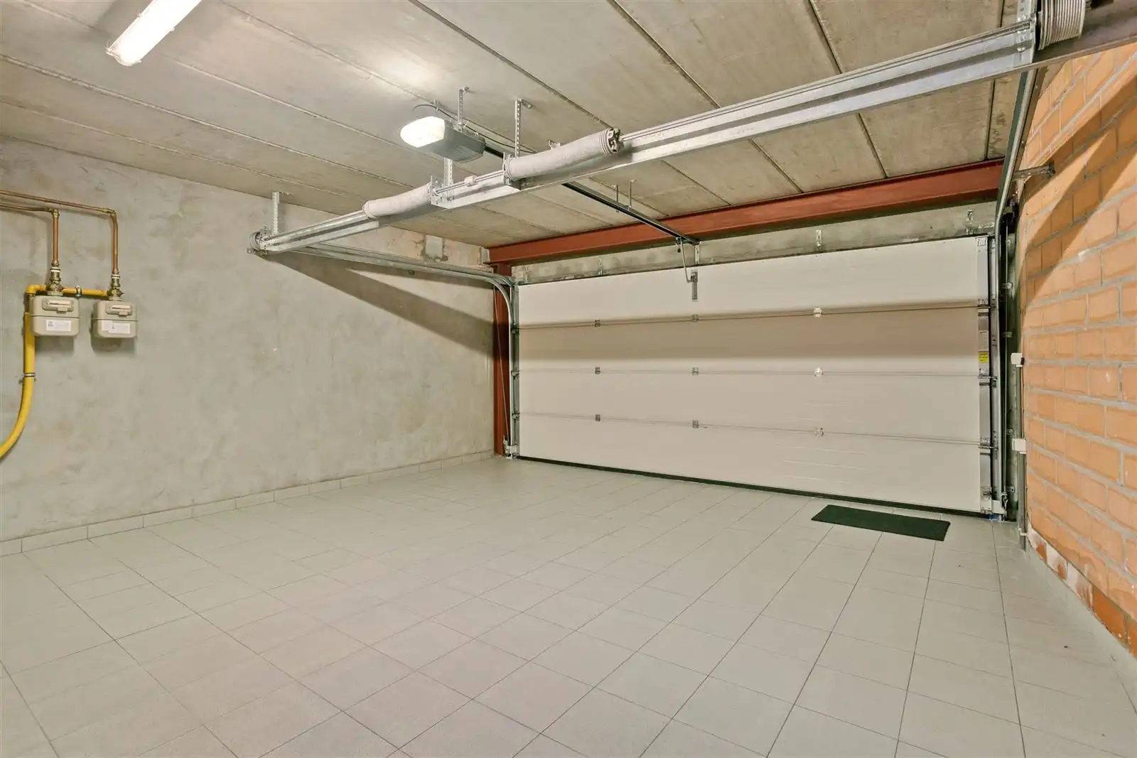 Gunstig gelegen duplex-appartement met inpandige garage en tuin foto 20