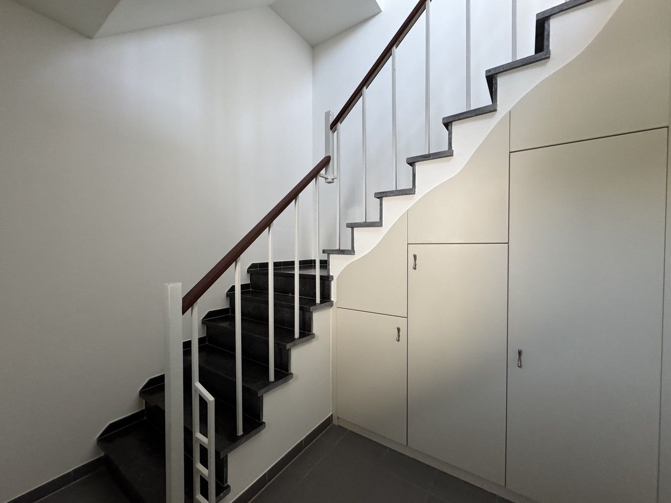 Zeer ruime huurwoning met o.a. 3 slpks en garage foto 3