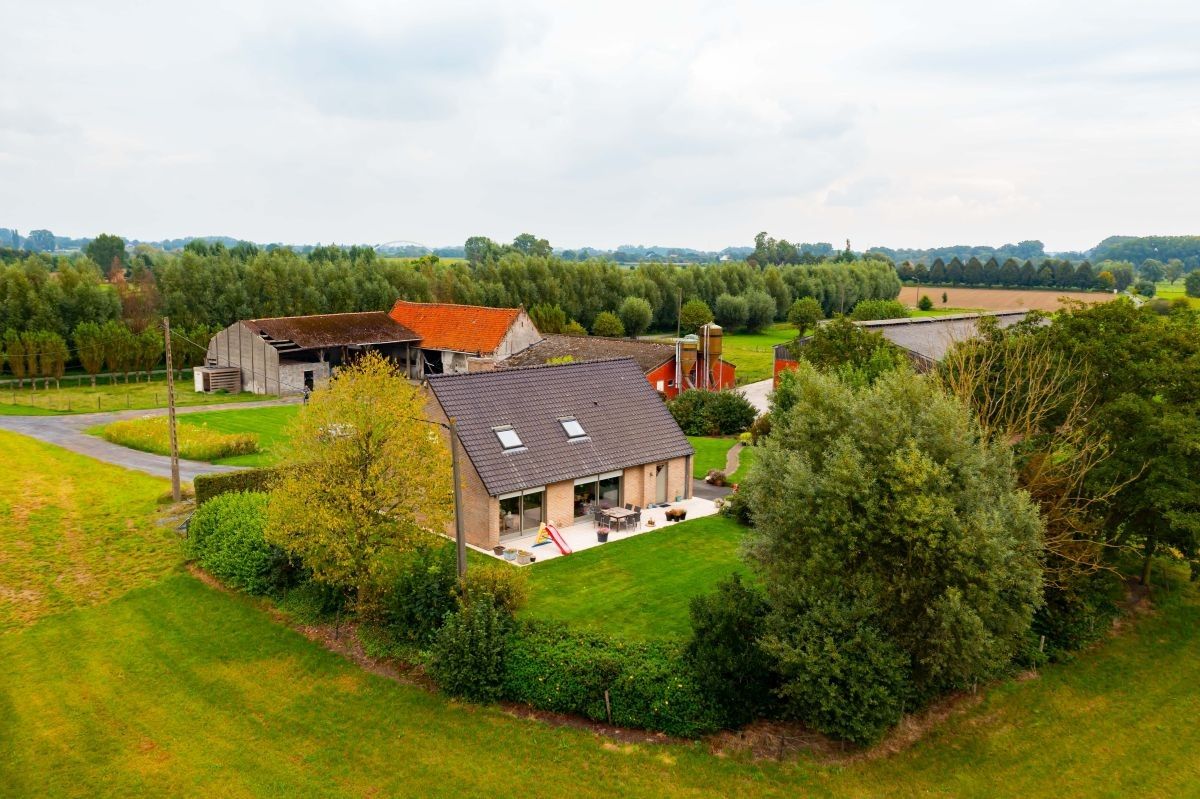 Subliem mooi gelegen hoeve te koop te Dentergem (Oeselgem) foto 4