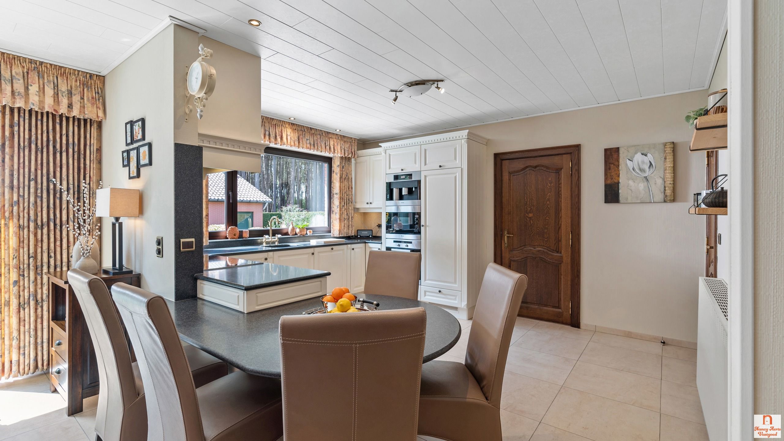 Luxueuze villa met overdekt zwembad, bos en weiland foto 10