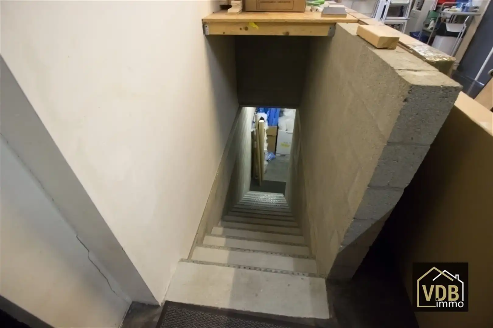 Commercieel gebouw op toplocatie, verhuurd met goed rendemen foto 25