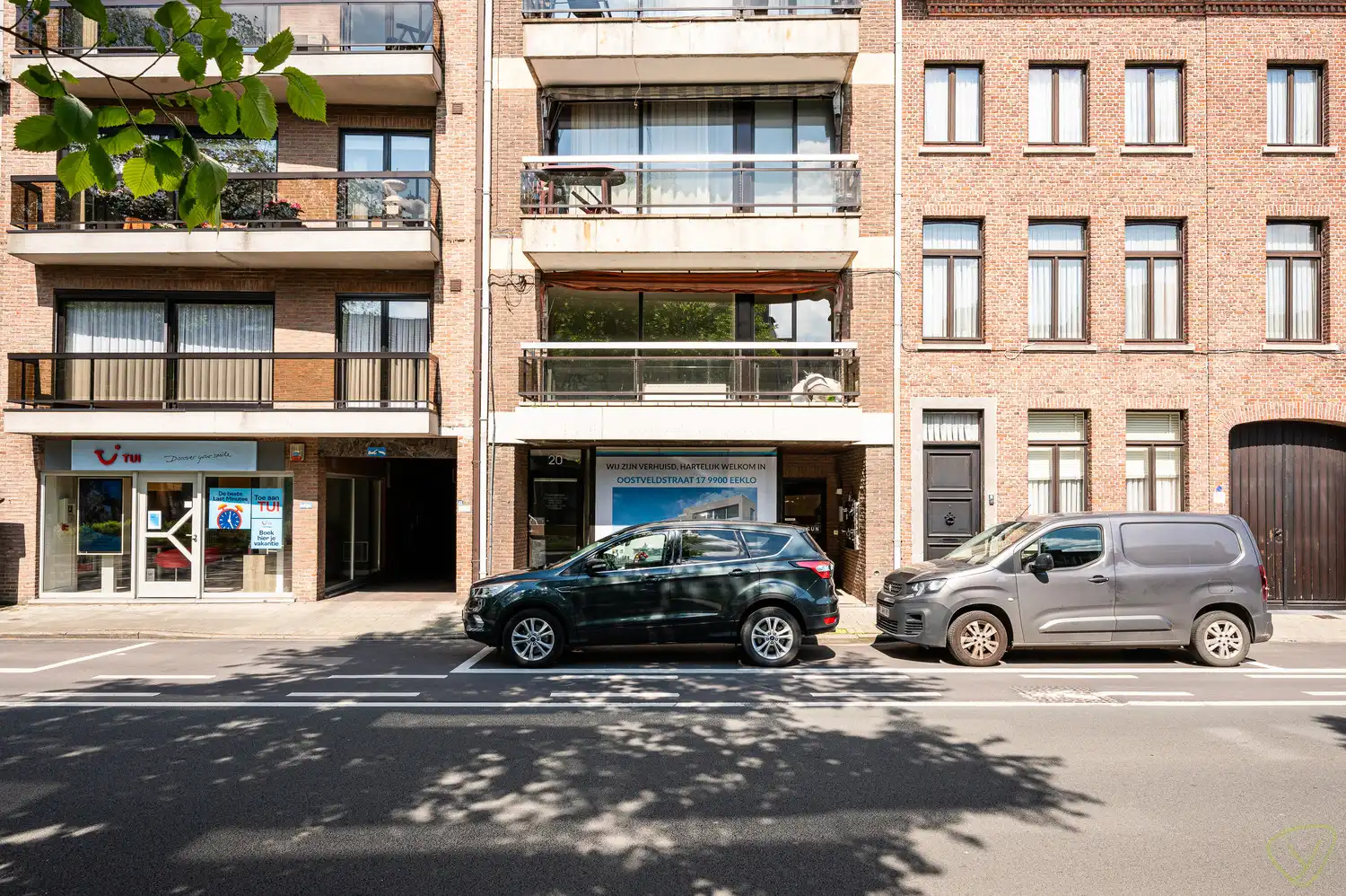 Commercieel gunstig gelegen handelsruimte in het centrum van Eeklo foto {{pictureIndex}}