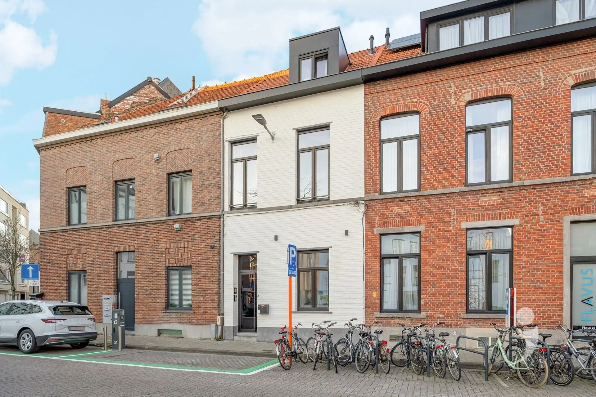 Opbrengsteigendom met 5 gerenoveerde studentenkamers foto 19
