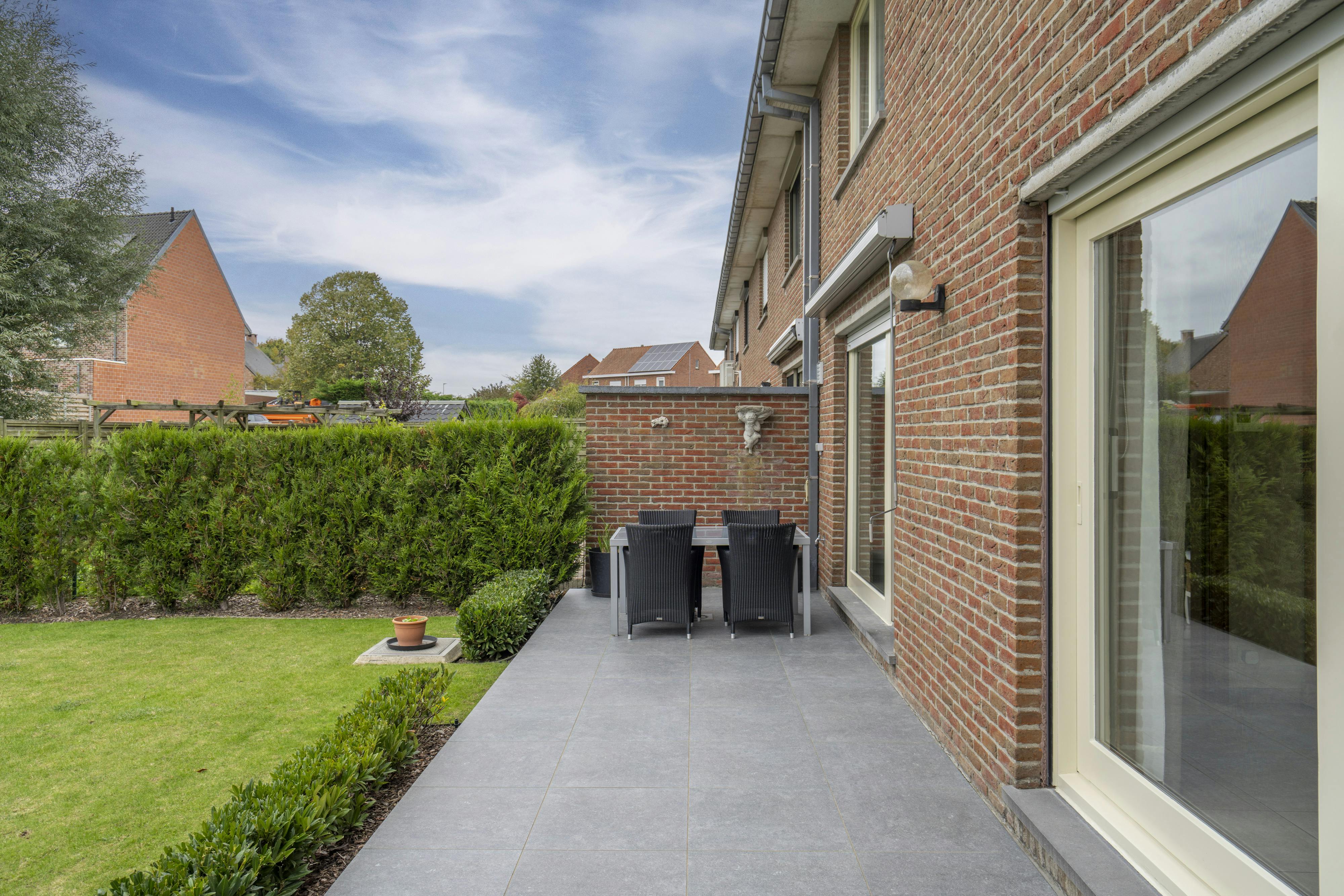 Ruime gezinswoning met 4 slaapkamers en tuin in Harelbeke! foto 8