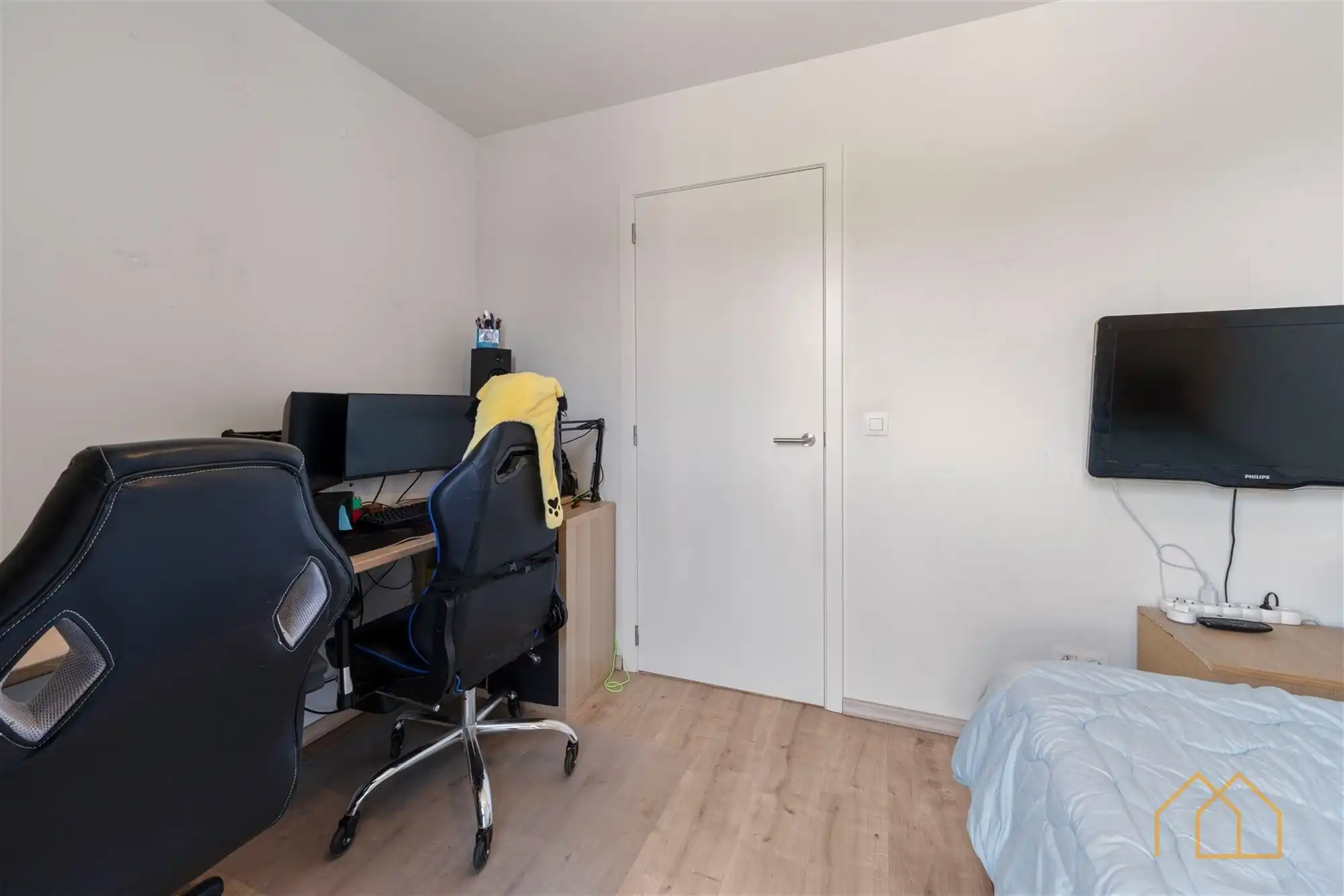 Hedendaagse woning met tuin foto 18