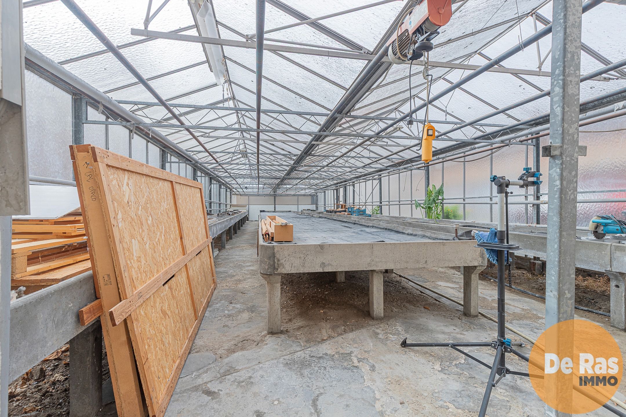 ERPE-MERE - Goed onderhouden woning met magazijn en serres foto 24