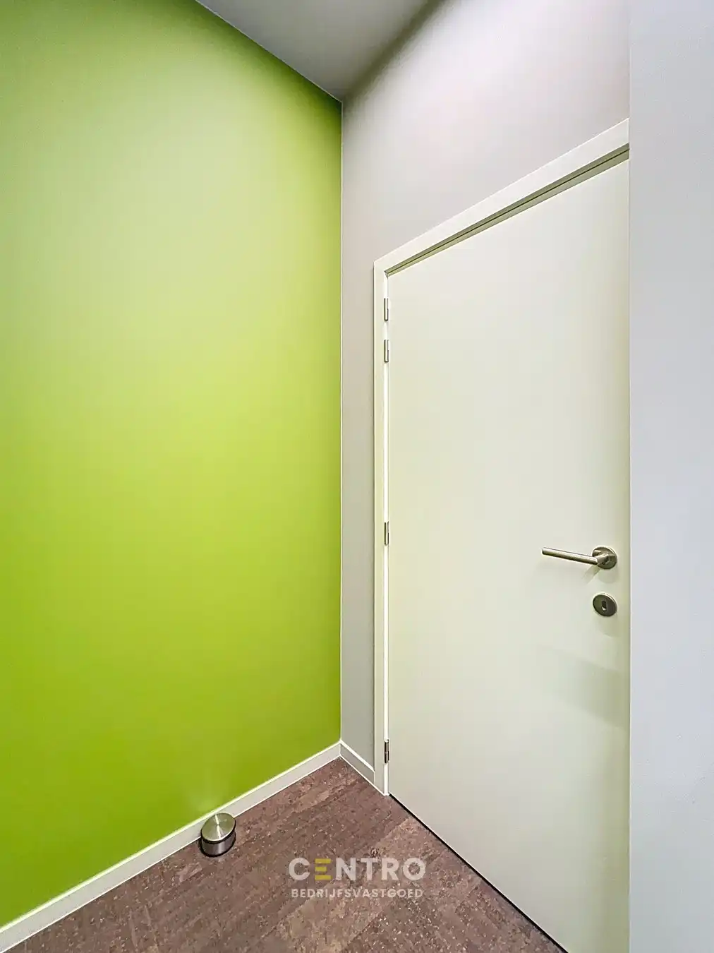 INSTAPKARE kantoorruimte met gemeenschappelijke faciliteiten (receptie, wachtzaal, parking,...) aan SCHIERVELDE! foto 7