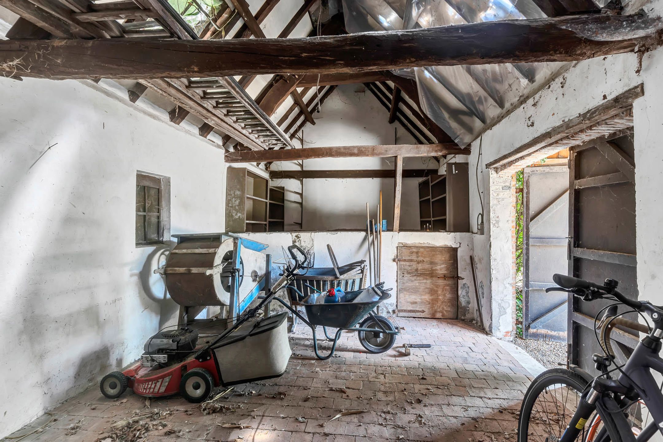 Uniek landhuis met aparte conciergewoning op 2 Hect grond foto 47