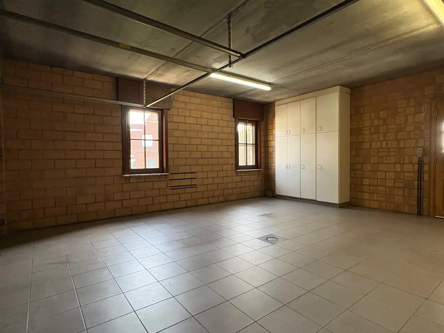 Alleenstaande woning met 3 slaapkamers en dubbele garage te huur in Oostrozebeke foto 20