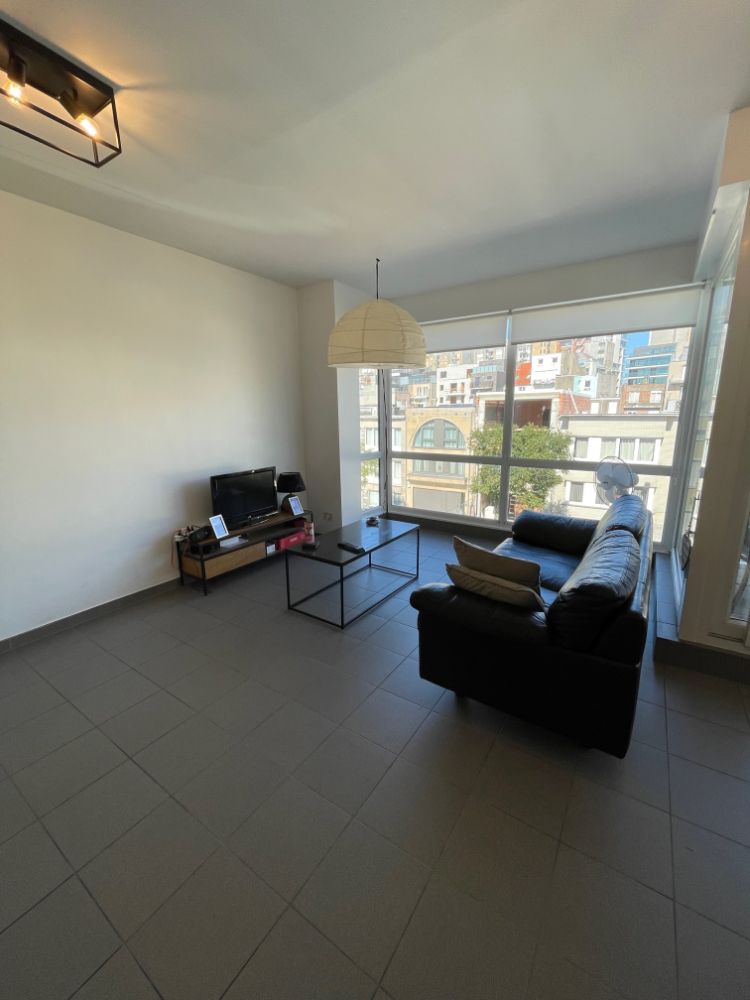 Modern appartement met één slaapkamer en terras in een residentiële wijk. foto 2