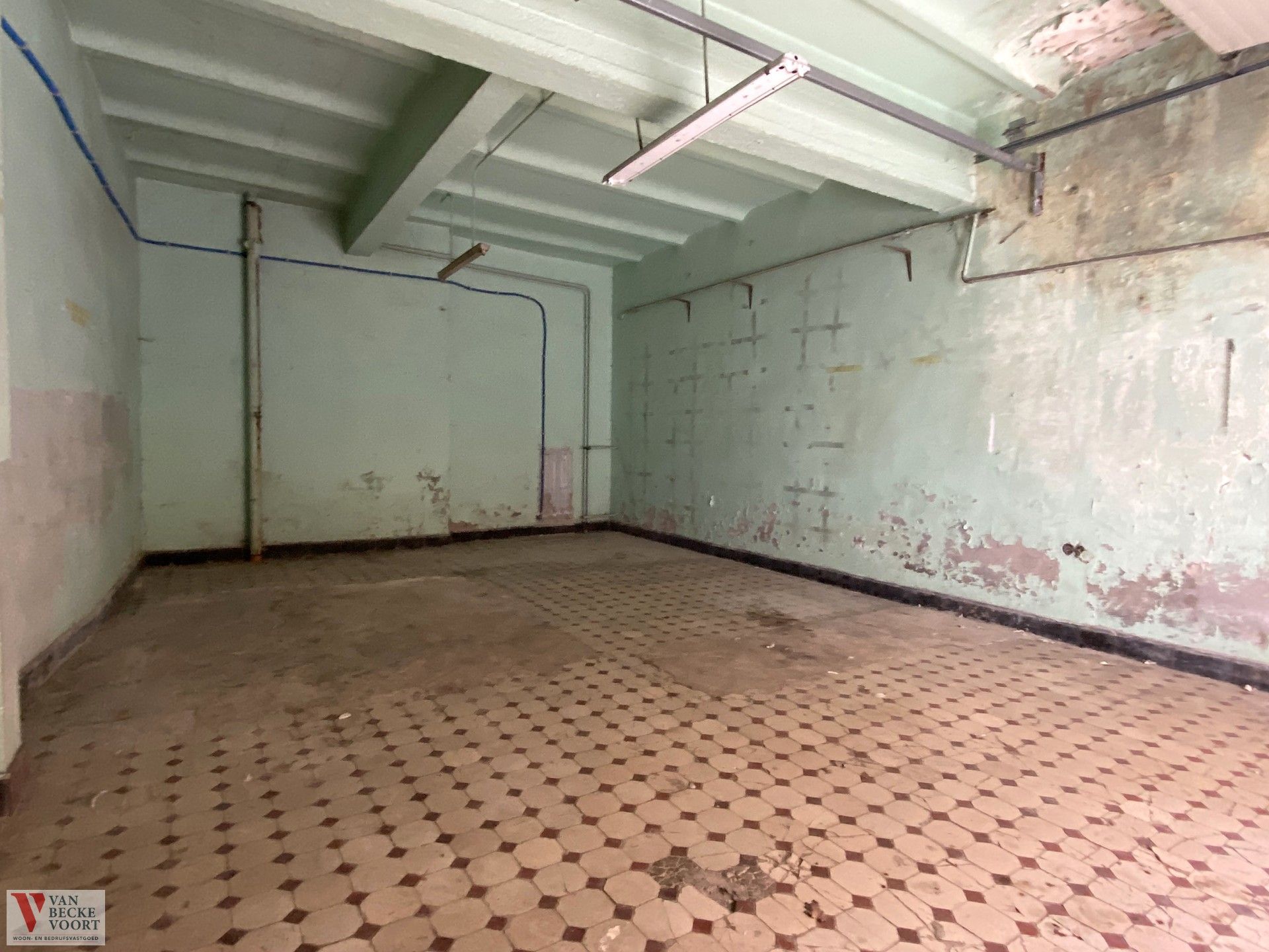 Ruime garagebox/opslagplaats in het centrum foto 3