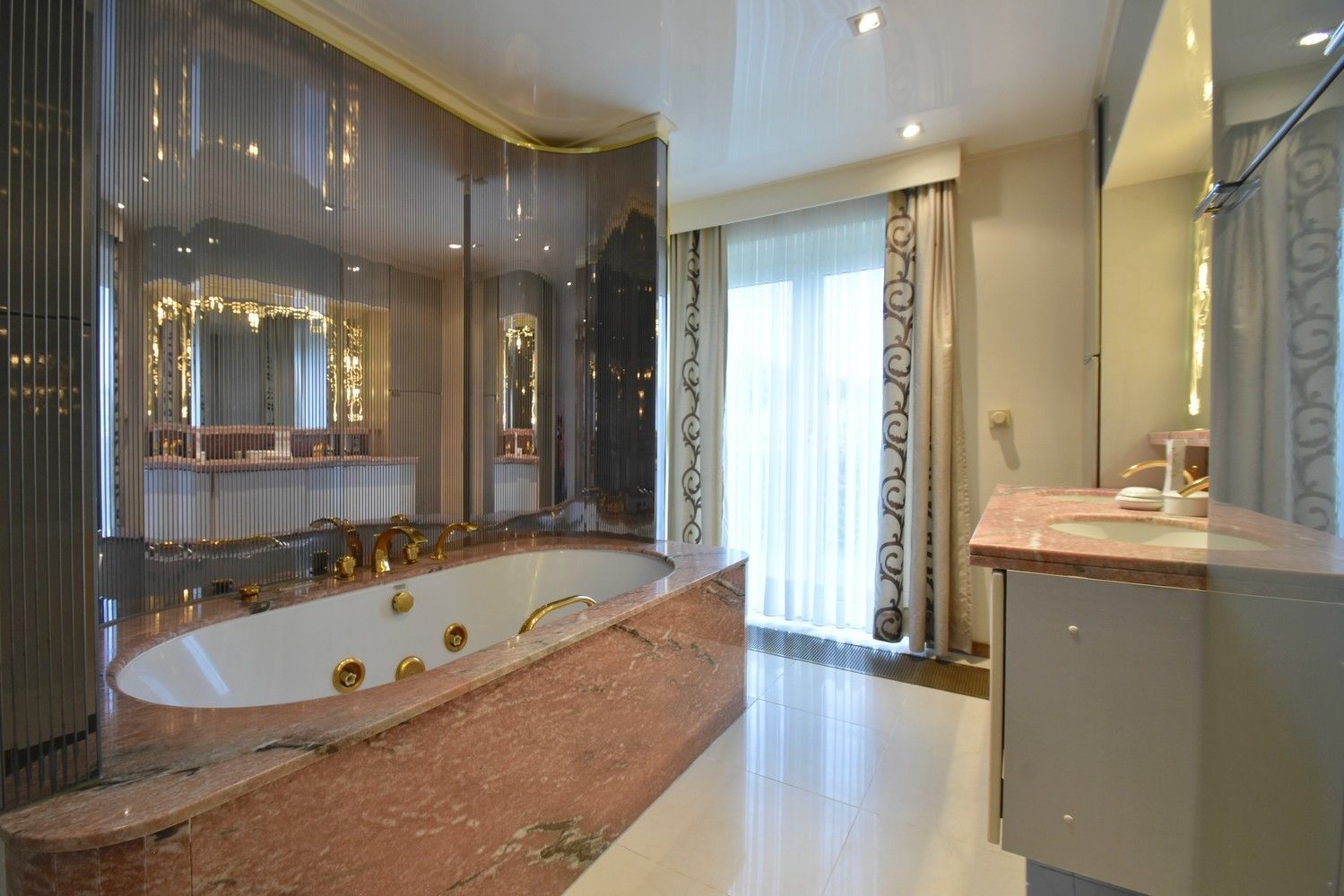 Klassevolle villa op een absolute zichtlocatie op een schitterend perceel met royale frontbreedte foto 19