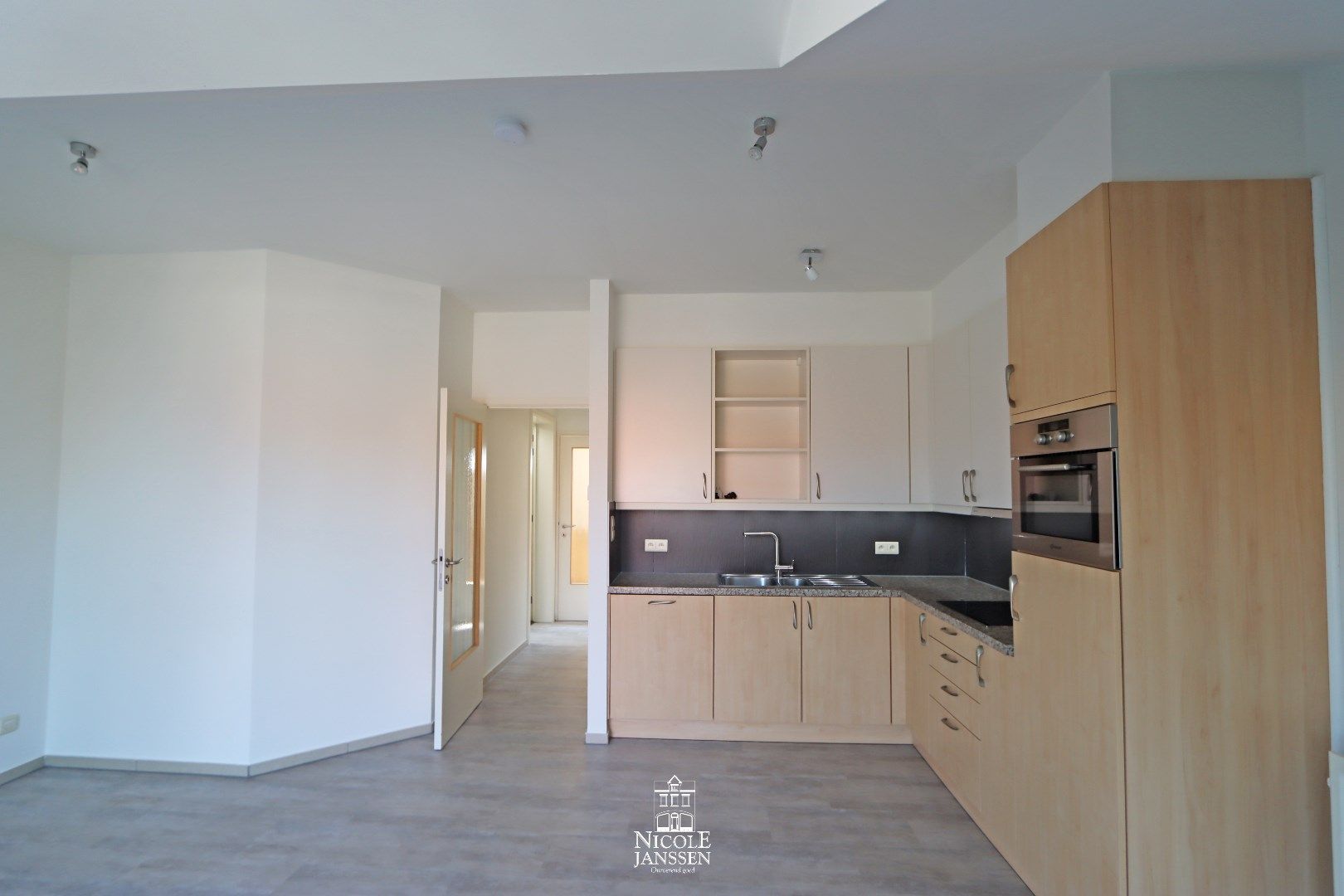 Gezellig appartement met dakterras in het centrum van Maaseik  foto 3