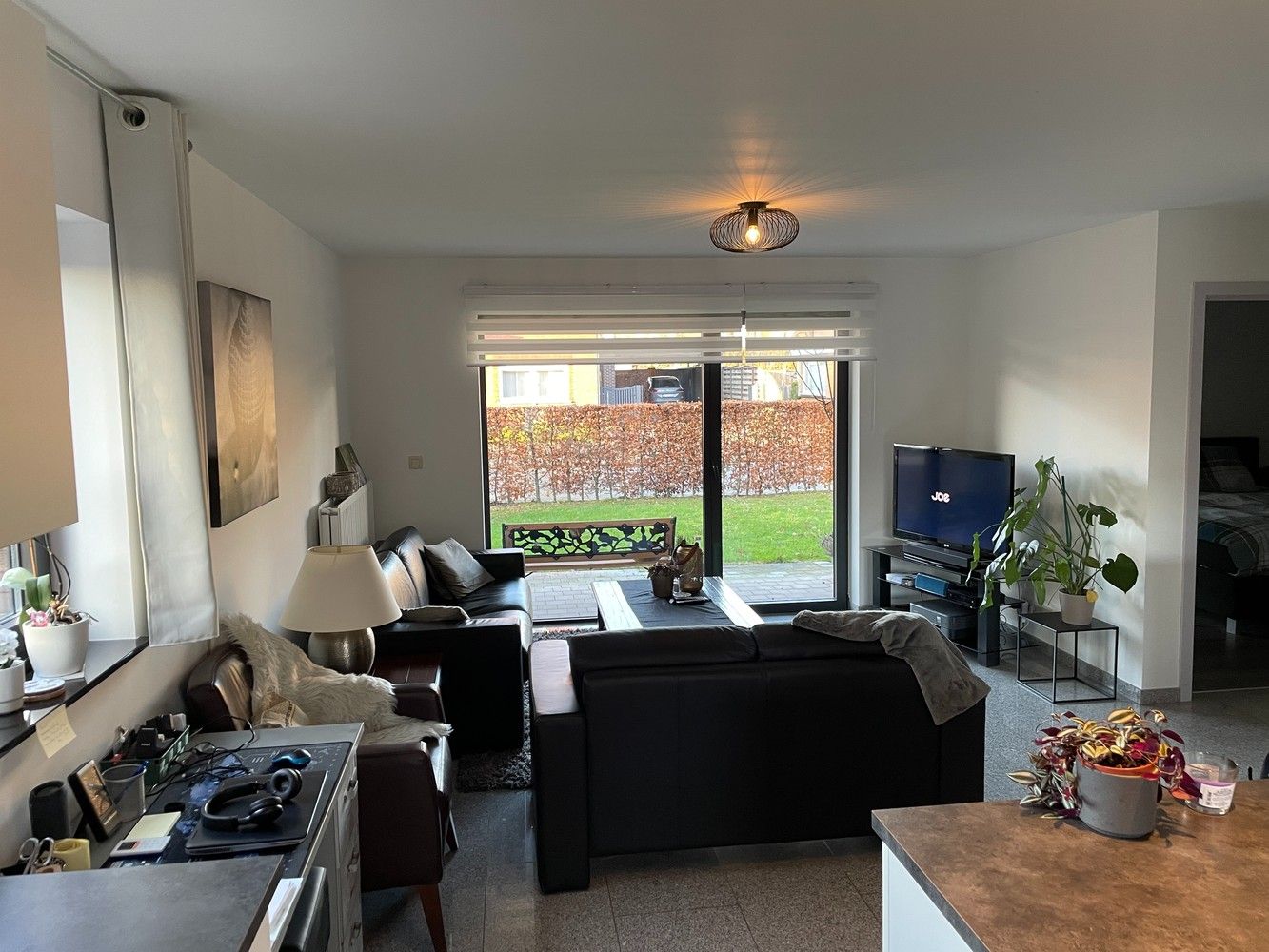 Gelijkvloers appartement met twee slaapkamers en twee terrassen en tuintjes. foto 3
