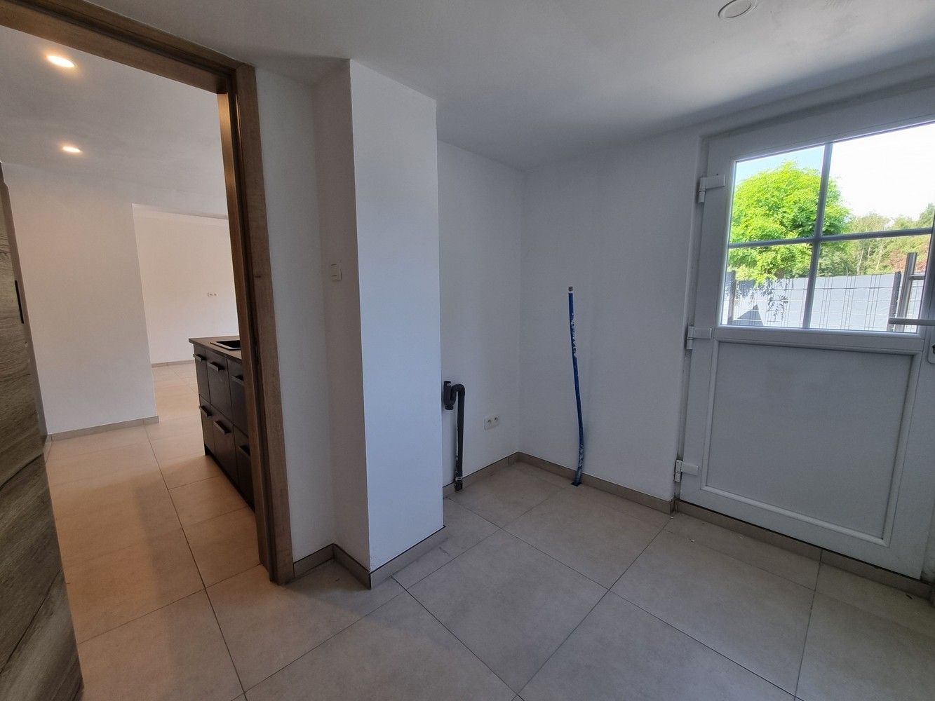 Mooie, gerenoveerde woning met prachtig terras en ruime tuin foto 21