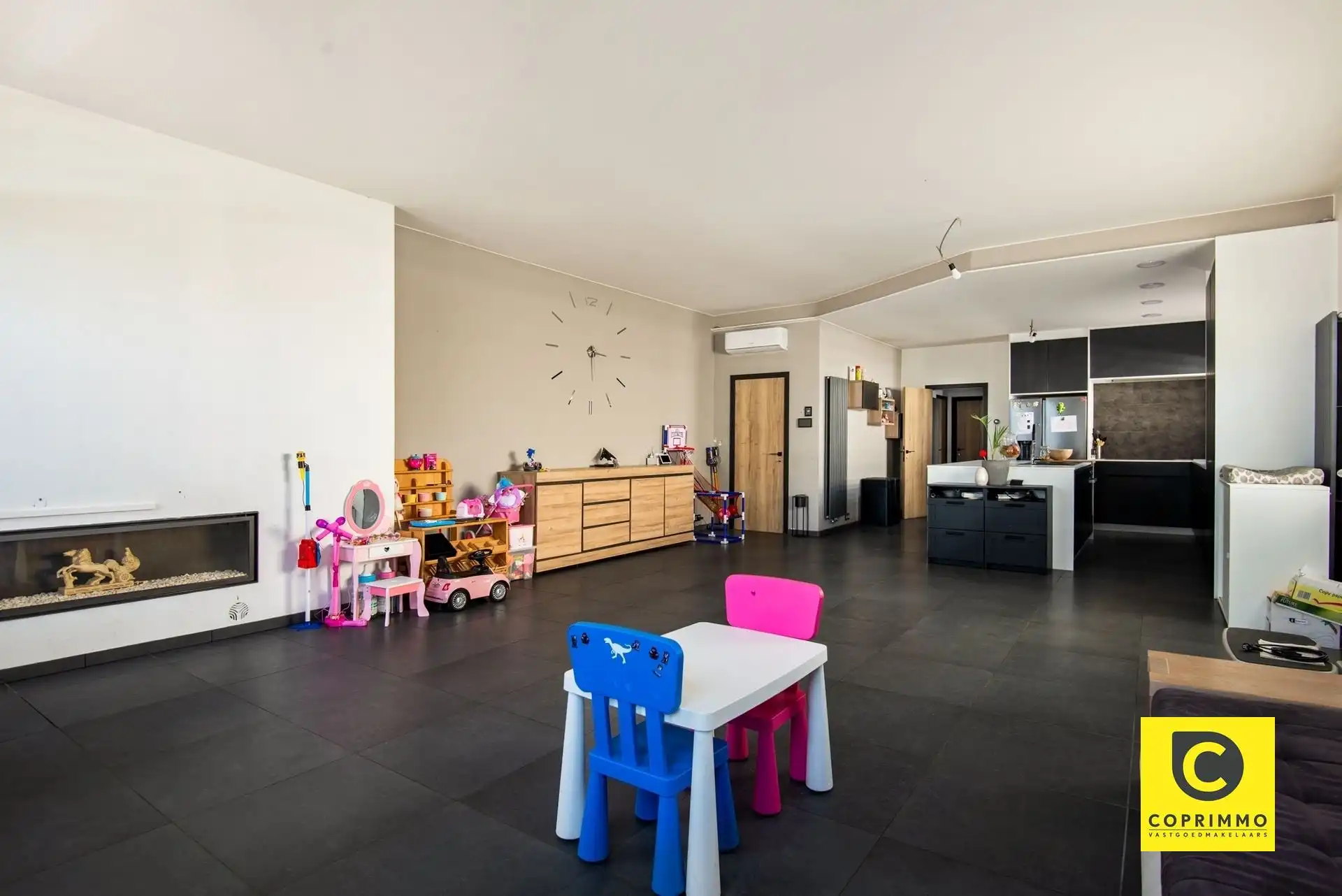 Woning: 4 slk + magazijn foto 4