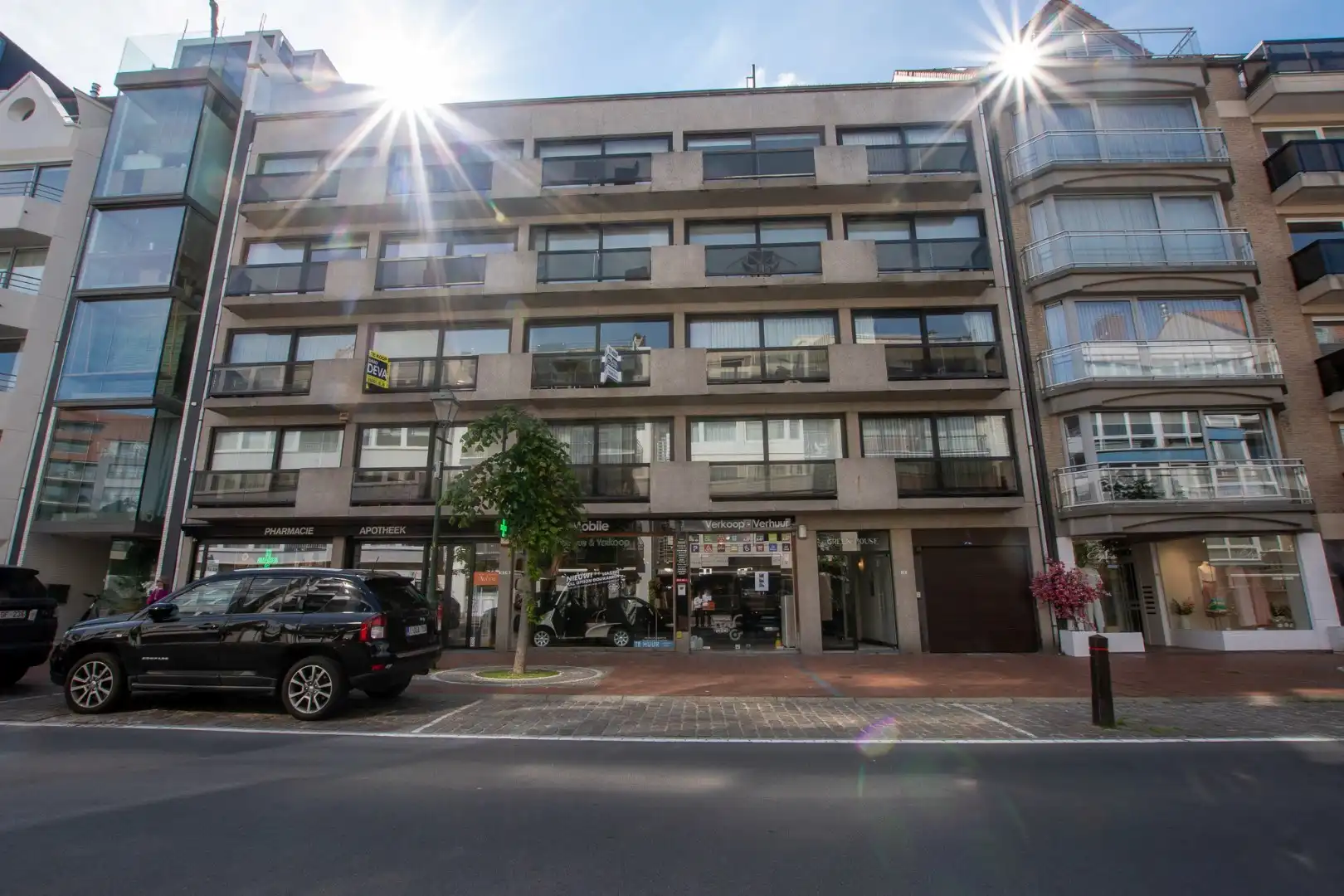 Prachtig gerenoveerd appartement op een centrale ligging met terras en tuin foto 10