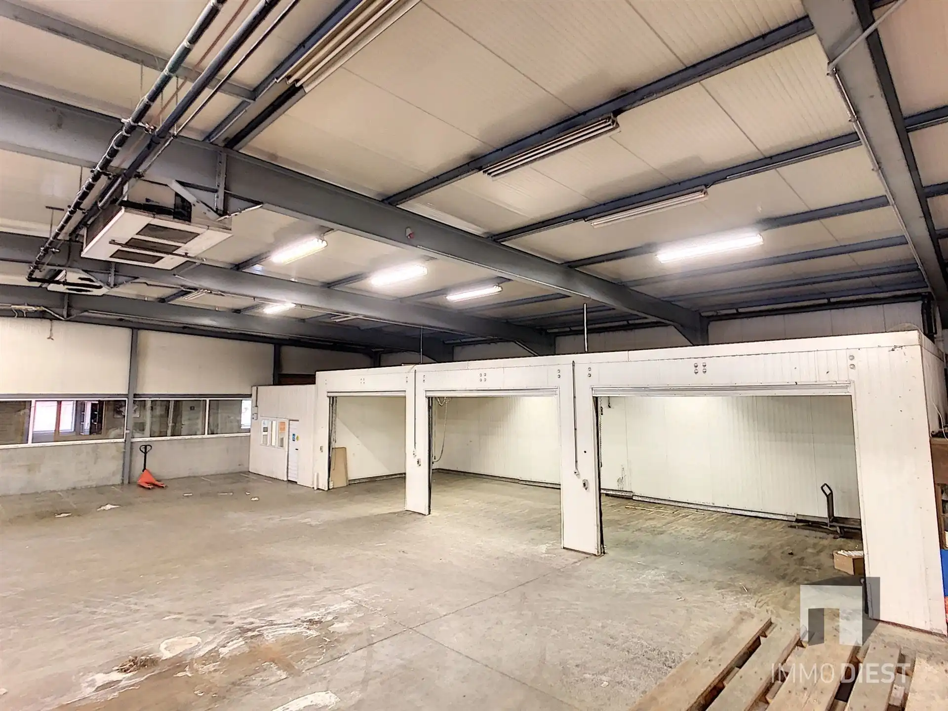 1500 M² GEKOELDE OPSLAG MET BURELEN  foto 15