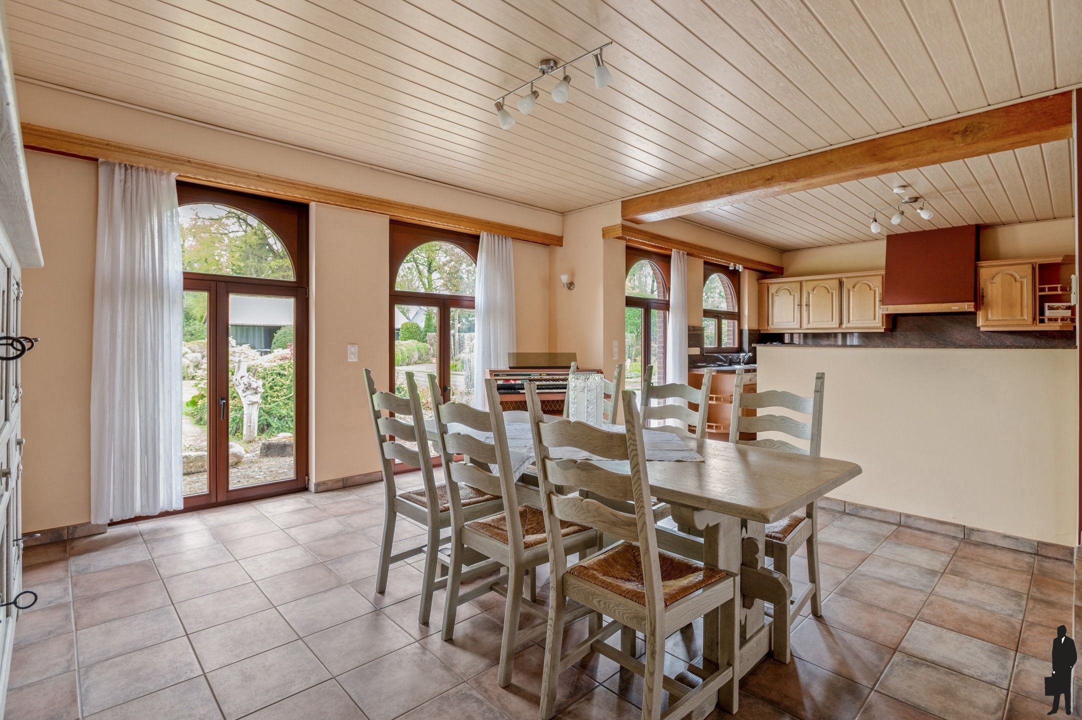 Provençaalse gelijkvloers villa op prachtig perceel van ca. 2.316 m² op de grens met Schilde. foto 10