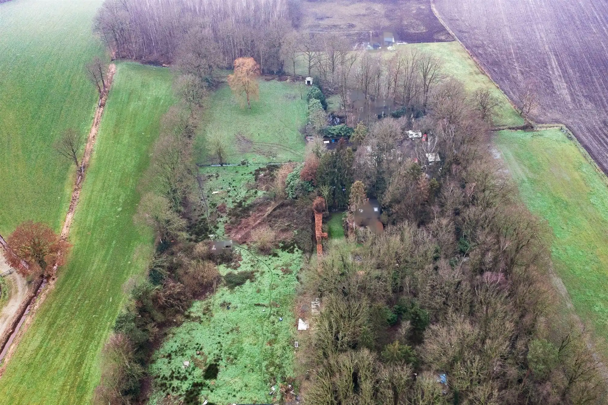 Weekendverblijf (1948m²) met achterliggend weiland (3378m²) foto 8