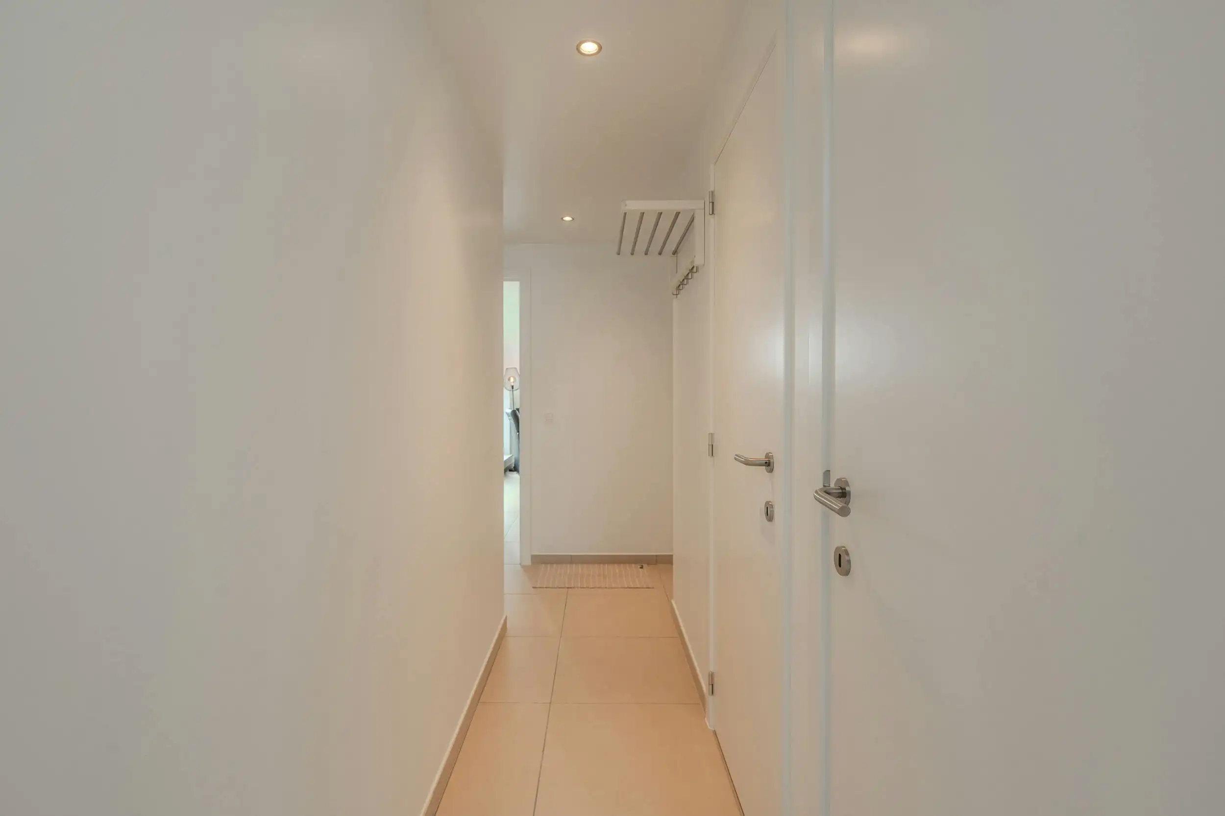 Recent éénslaapkamer appartement met terras vlakbij Zeedijk! foto 18