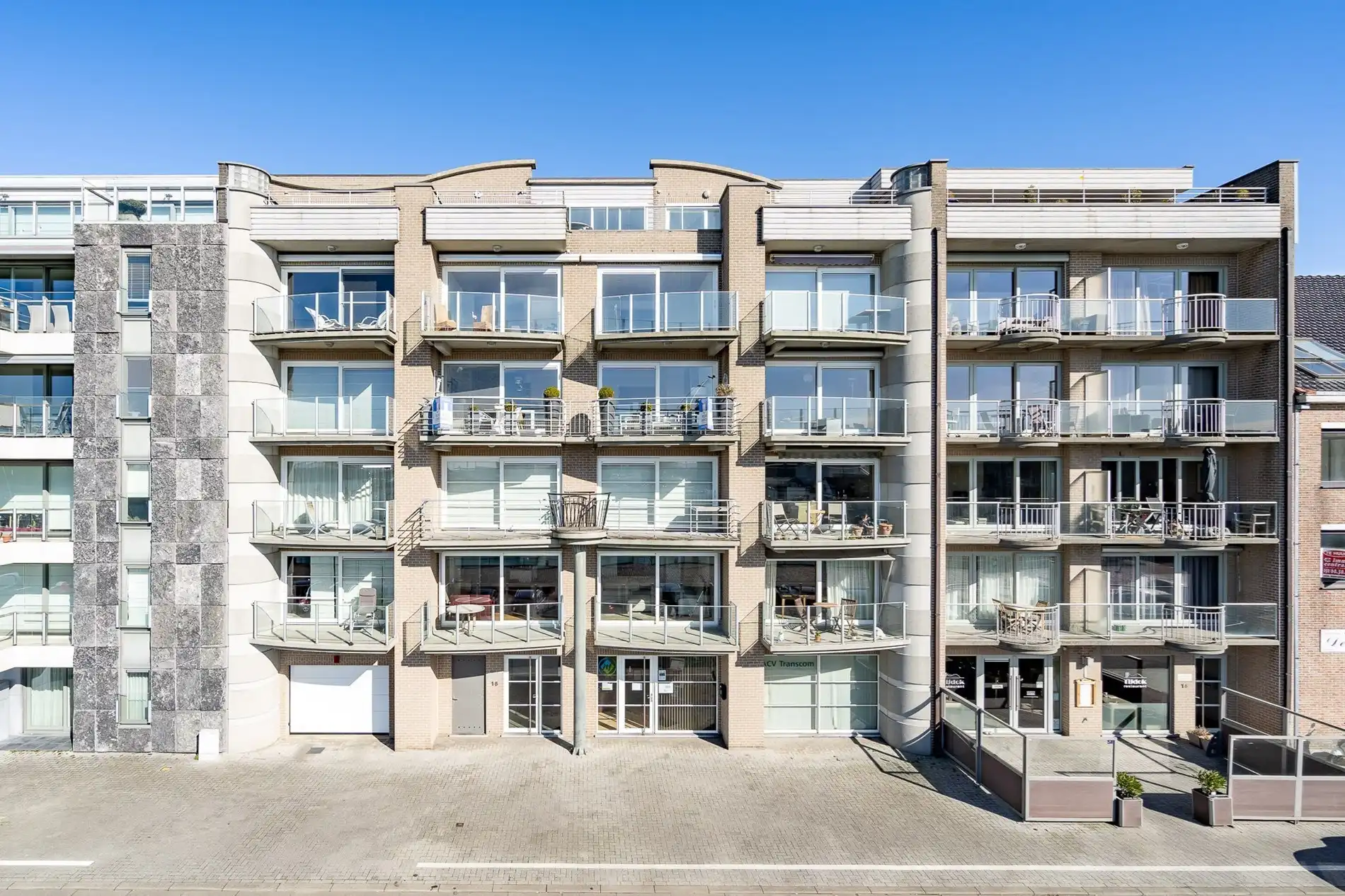 Gesloten garagebox op de Tijdokstraat te Zeebrugge foto 3