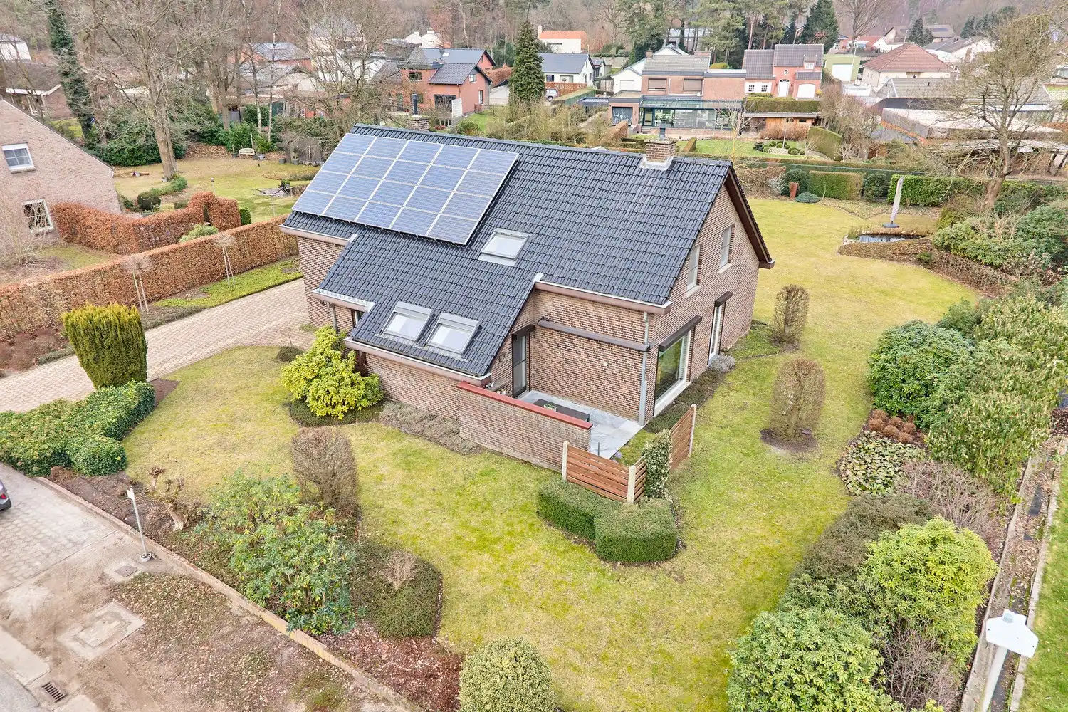 Residentieel en op een uitgestrekt perceel gelegen vernieuwde woning met 3/4 slaapkamers foto 31