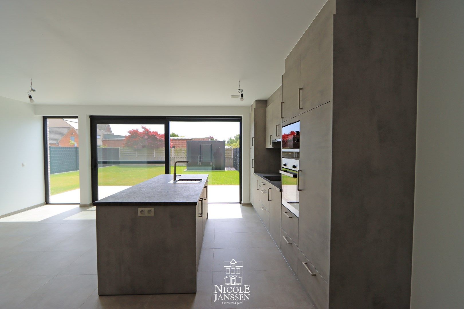 Halfvrijstaande nieuwbouwoning met 3 slaapkamers, carport en tuin in een rustige omgeving foto 8