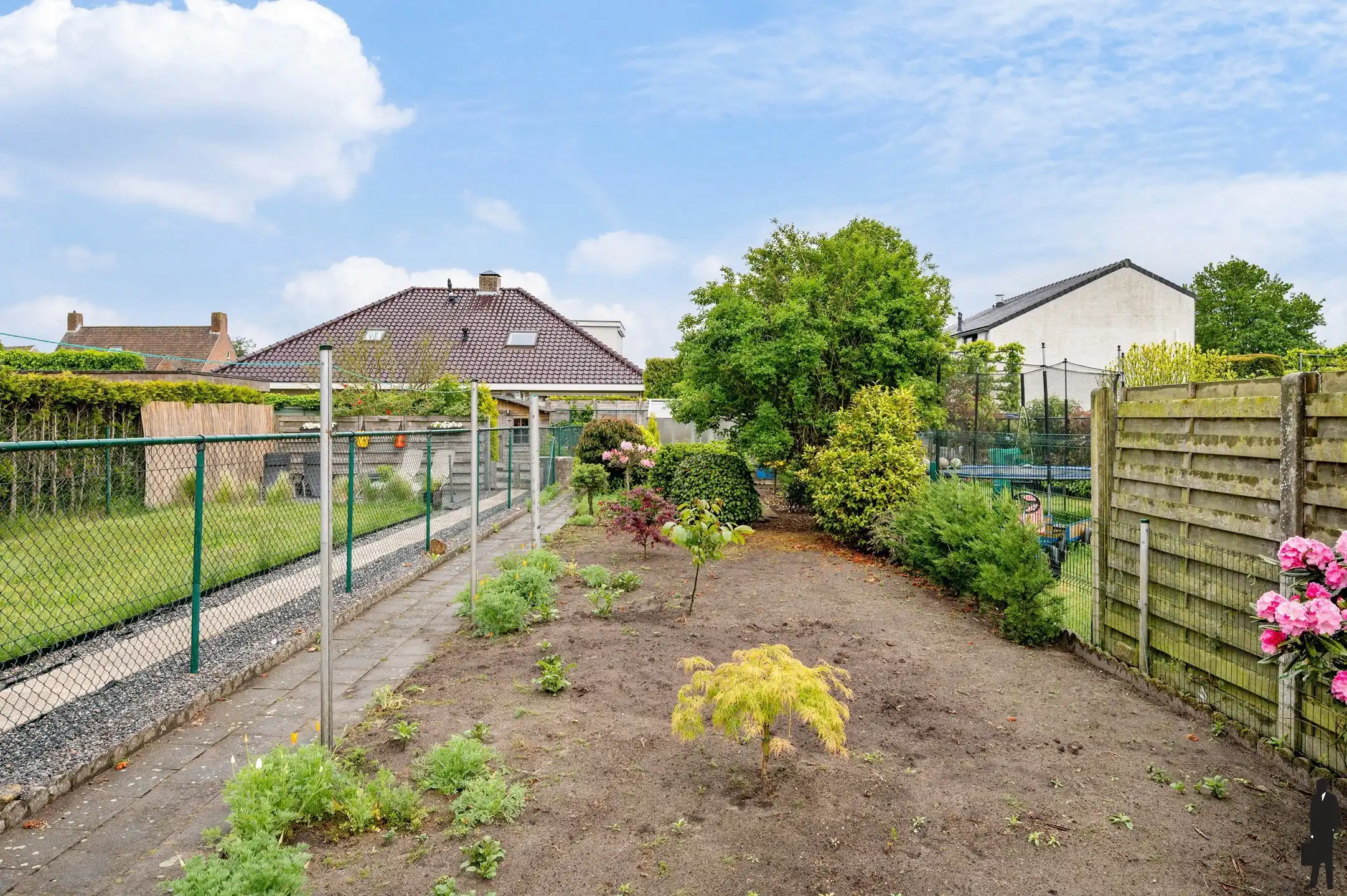 Charmante gerenoveerde rijwoning met zij-ingang en tuin in centrum Essen. foto 22