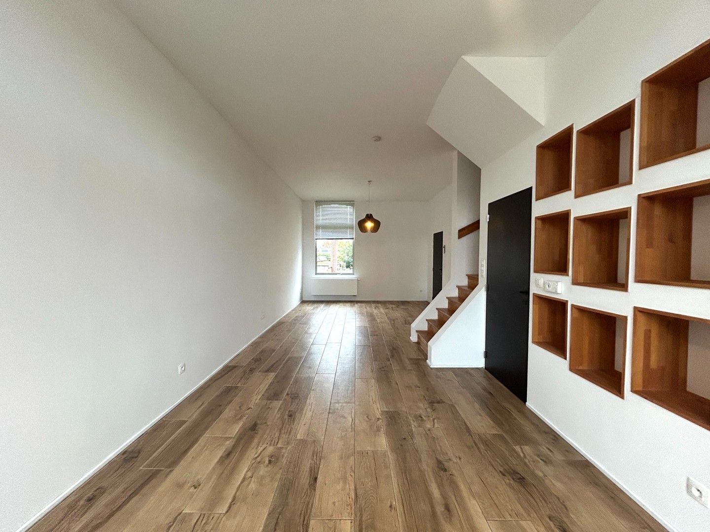 Instapklaar 2-slaapkamer appartement nabij centrum Roeselare! foto 3