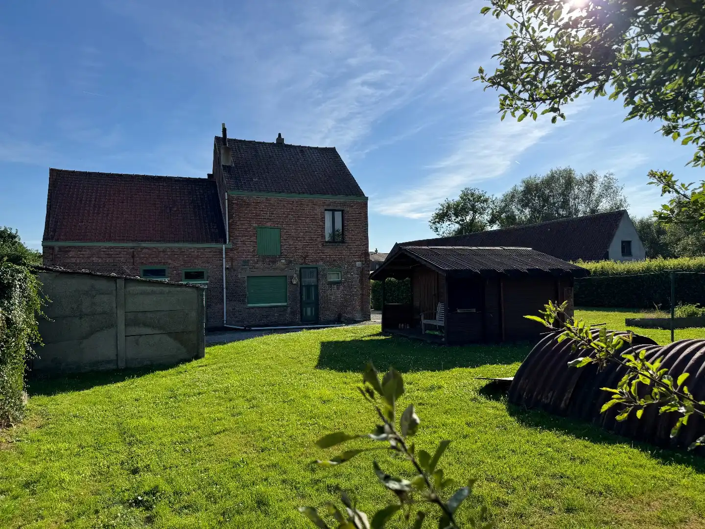 achteringelegen huis op ruim perceel  foto 4