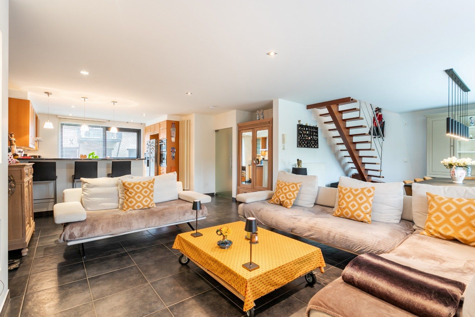 Ruim duplex appartement (131m²) met 2 terrassen, 3 slpks en 2 autostpl. foto 3