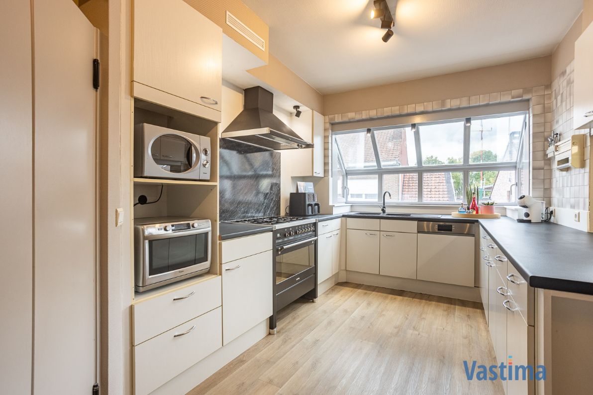 Instapklare architectenwoning met 4 slaapkamers, tuin en garage nabij centrum Erembodegem foto 10