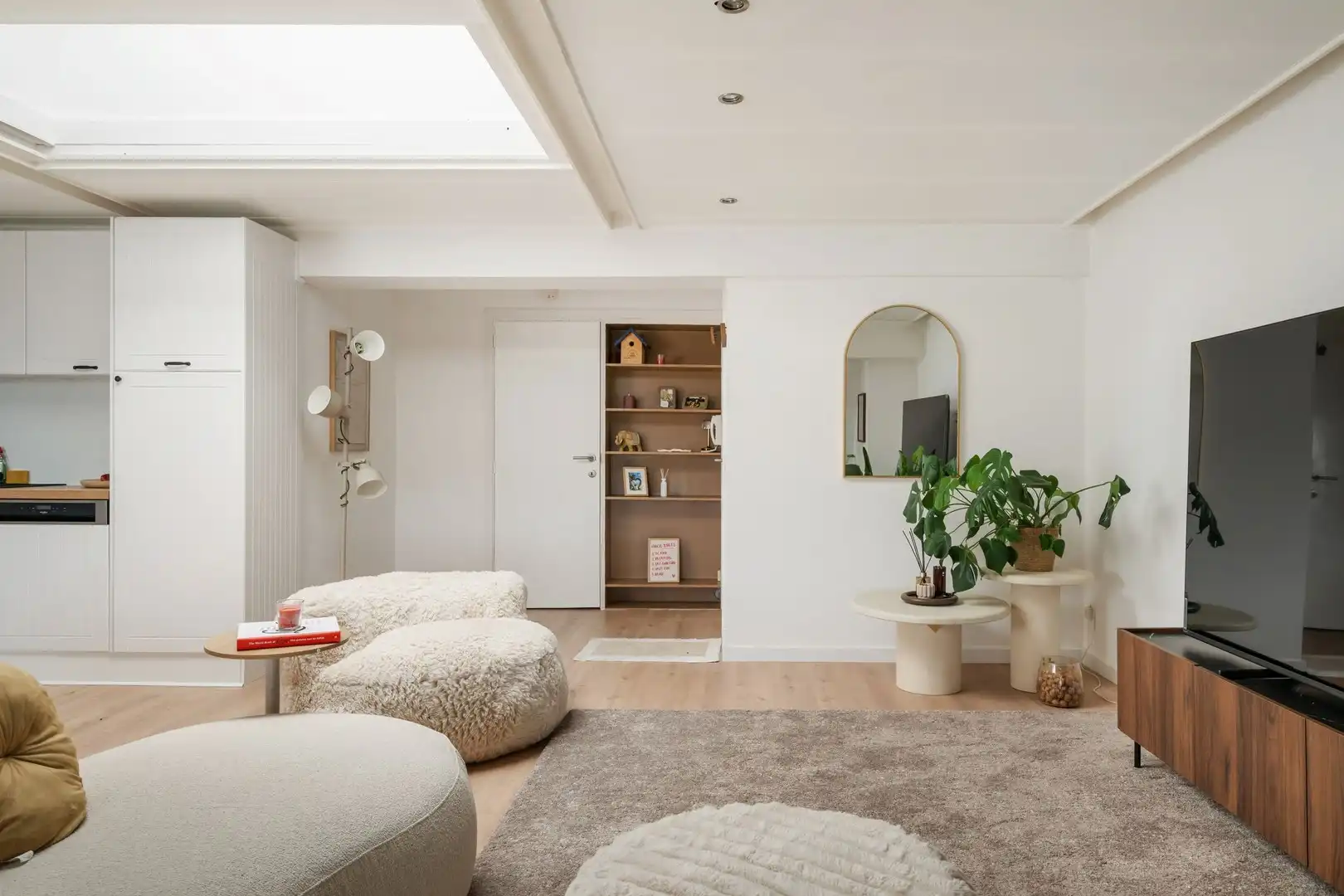 Verrassend ruim volledig opgefrist appartement in hartje Kortrijk met 1 slaapkamer foto 4