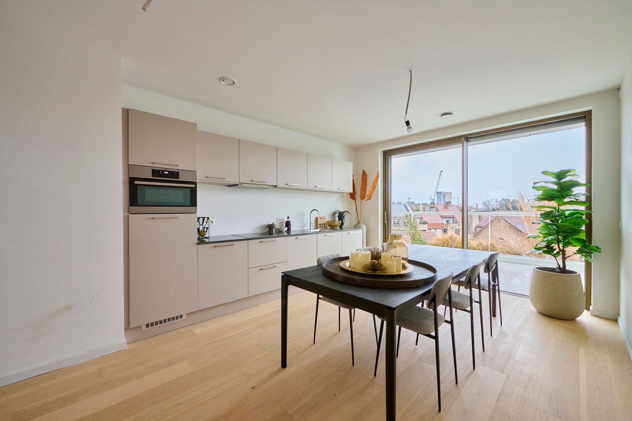 INSTAPKLAAR DOORZONAPPARTEMENT, 108m², 2 SLAAPKAMERS foto 7