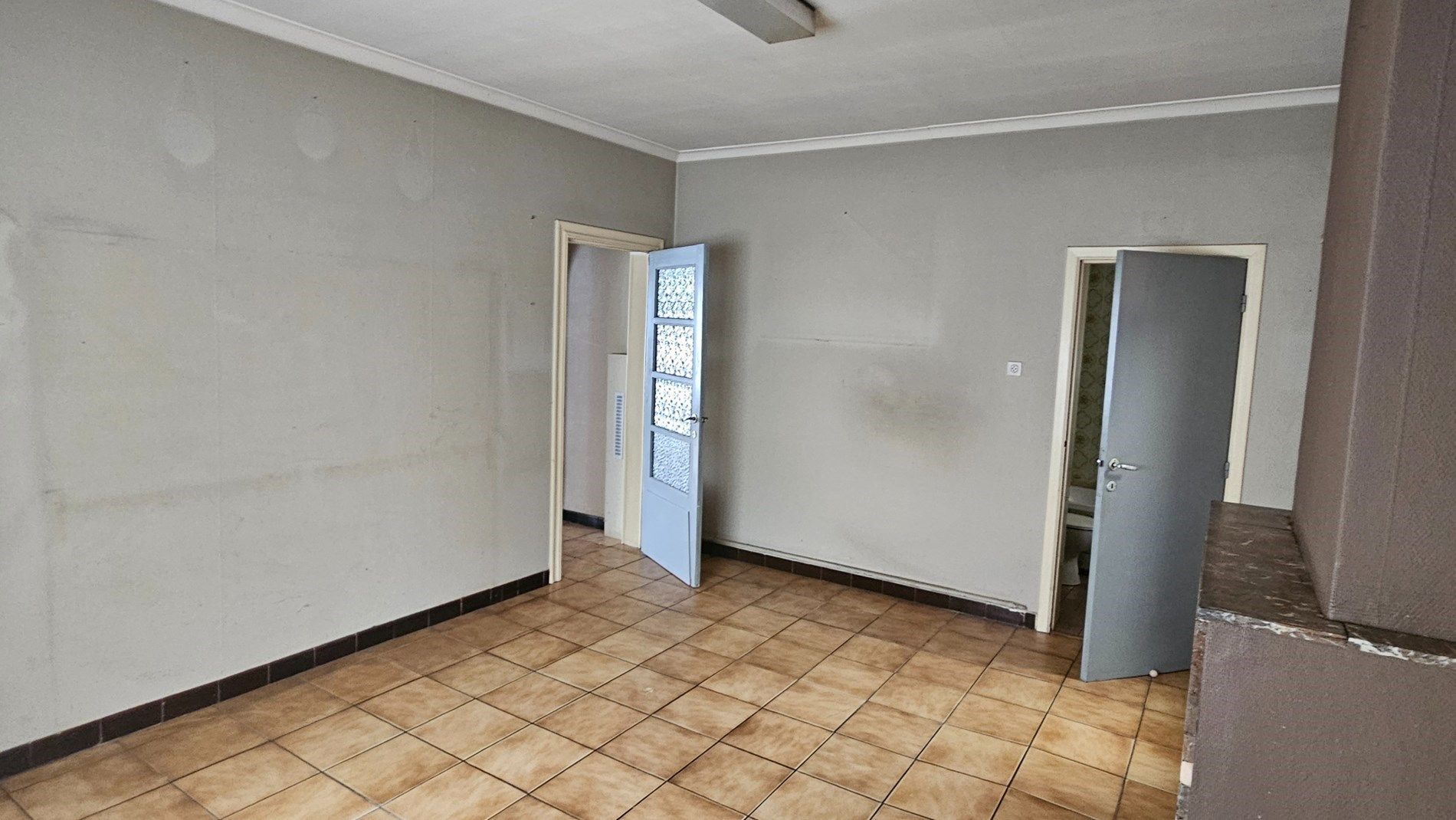 Renovatiewoning met 2 tot 3 slk, garage en koertje aan gunstige prijs foto 7