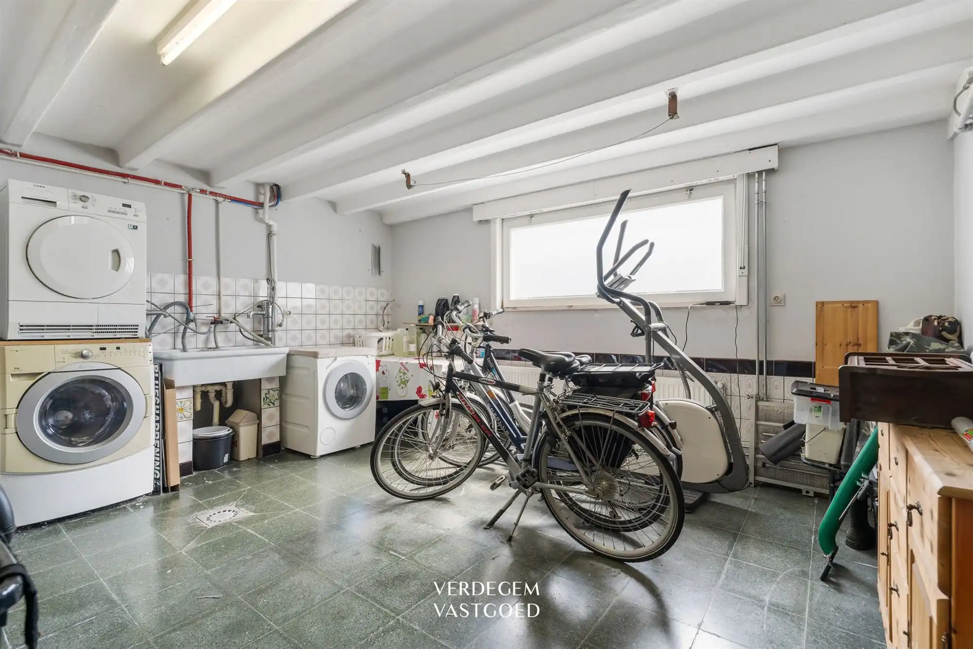 Verrassend ruime woning met 3 slaapkamers, grote kelder, zolder en tuin foto 23