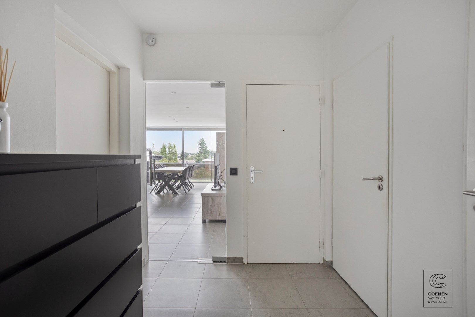 Instapklaar appartement met 2 slpk's nabij het centrum van Schoten foto 2