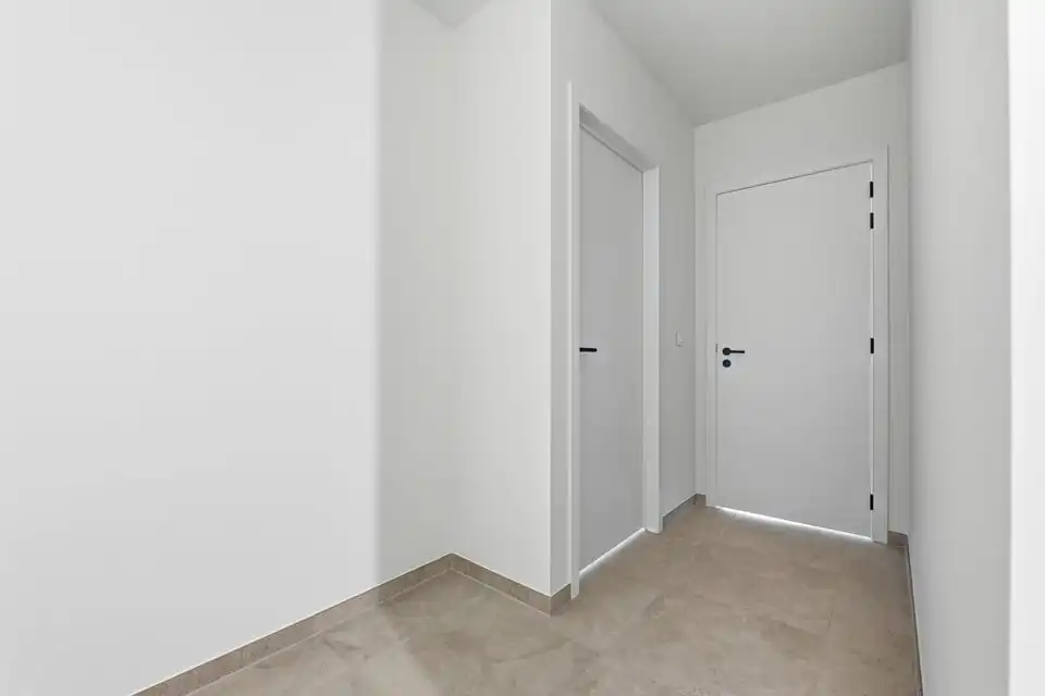 NIEUWBOUWAPPARTEMENT MET 2 SLKS TE HUUR IN SINT-TRUIDEN foto 10