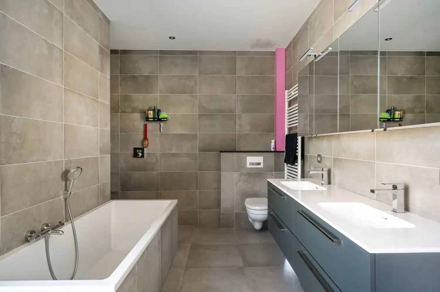 Instapklare, gerenoveerde woning met garage op toplocatie in Broechem! foto 18
