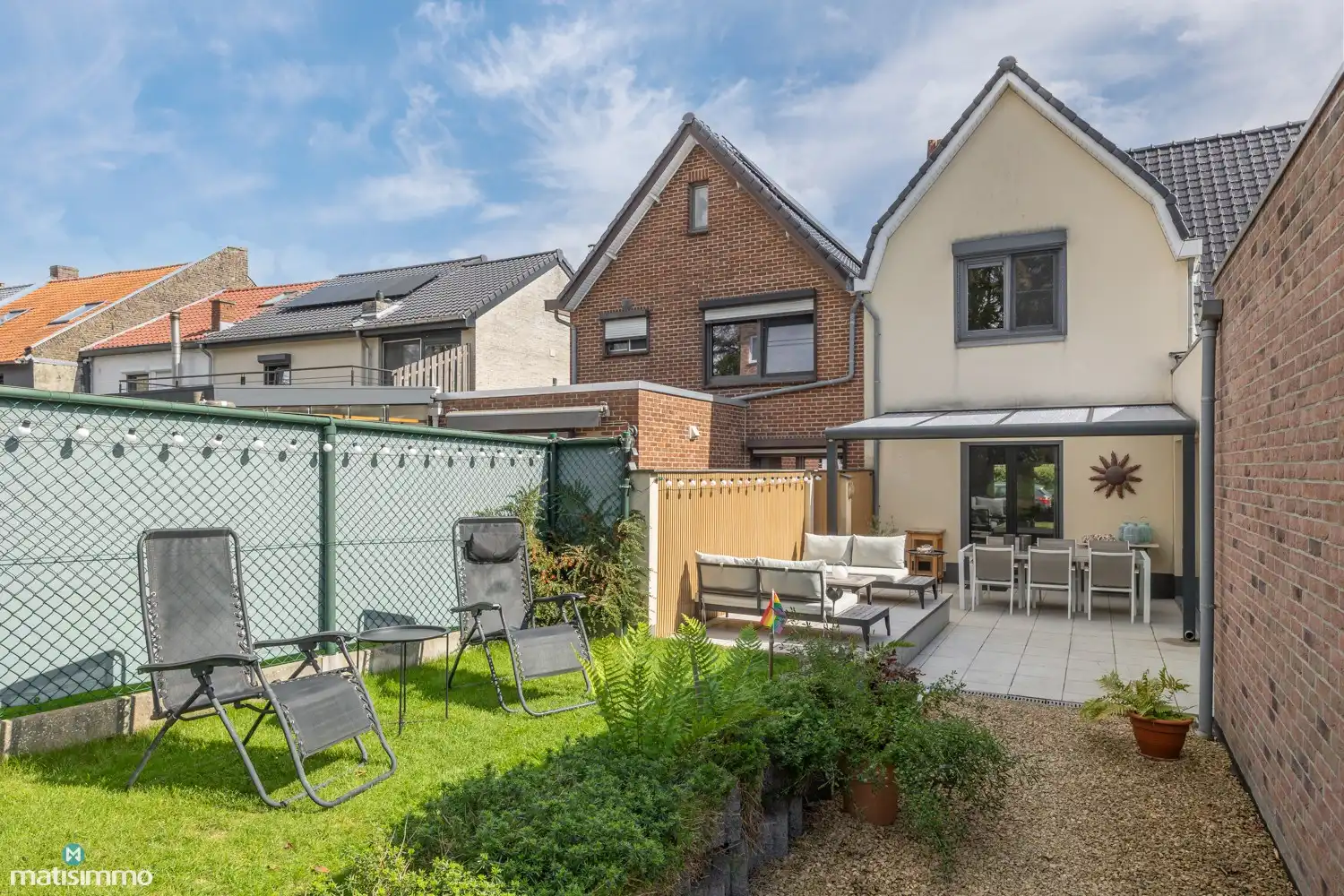 INSTAPKLAAR GERENOVEERDE WONING MET 3 SLAAPKAMERS, GARAGE, CARPORT EN PRACHTIGE TUIN NABIJ HET KANAAL EN DE MAAS IN LANAKEN foto 33