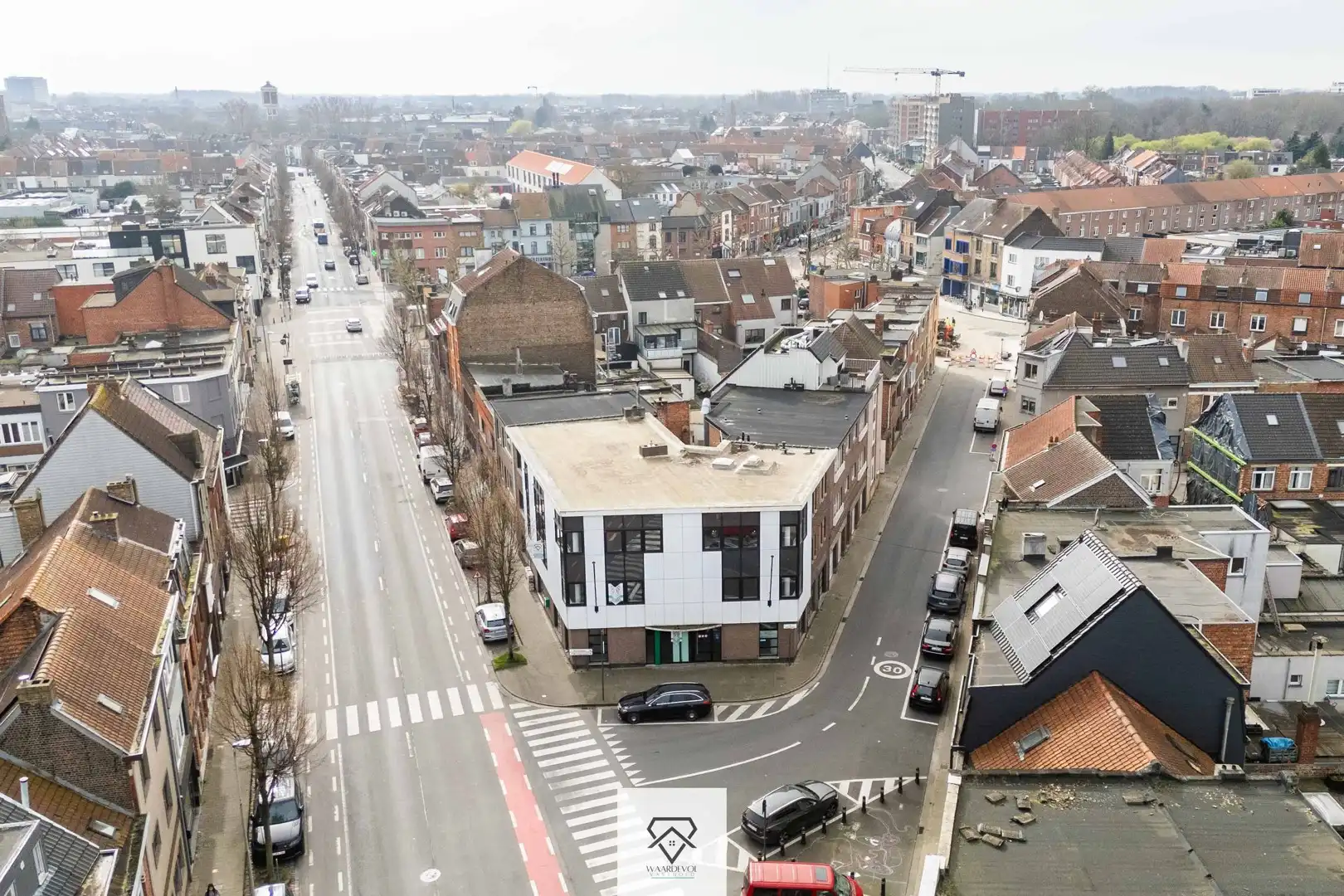 Uniek hoekgebouw (737 m²) in Gent: Direct instapklaar óf herontwikkeling tot appartementen foto 2