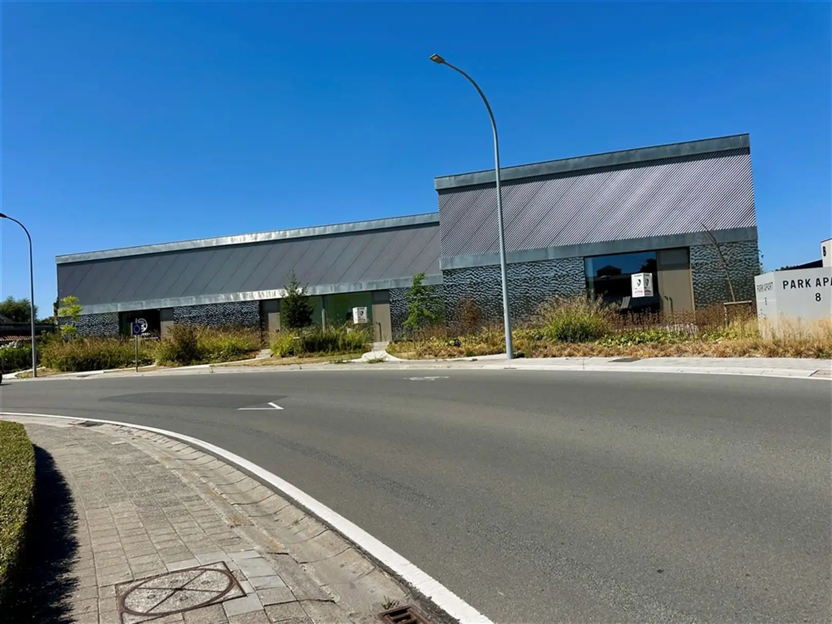KMO-units met high-end kantoor/showroom in Zwevegem foto 2