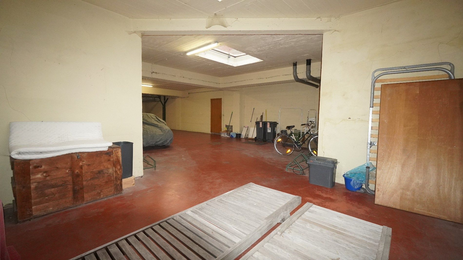 Unieke garage van ca. 125 m² aan het Stationsplein te Lokeren foto 4