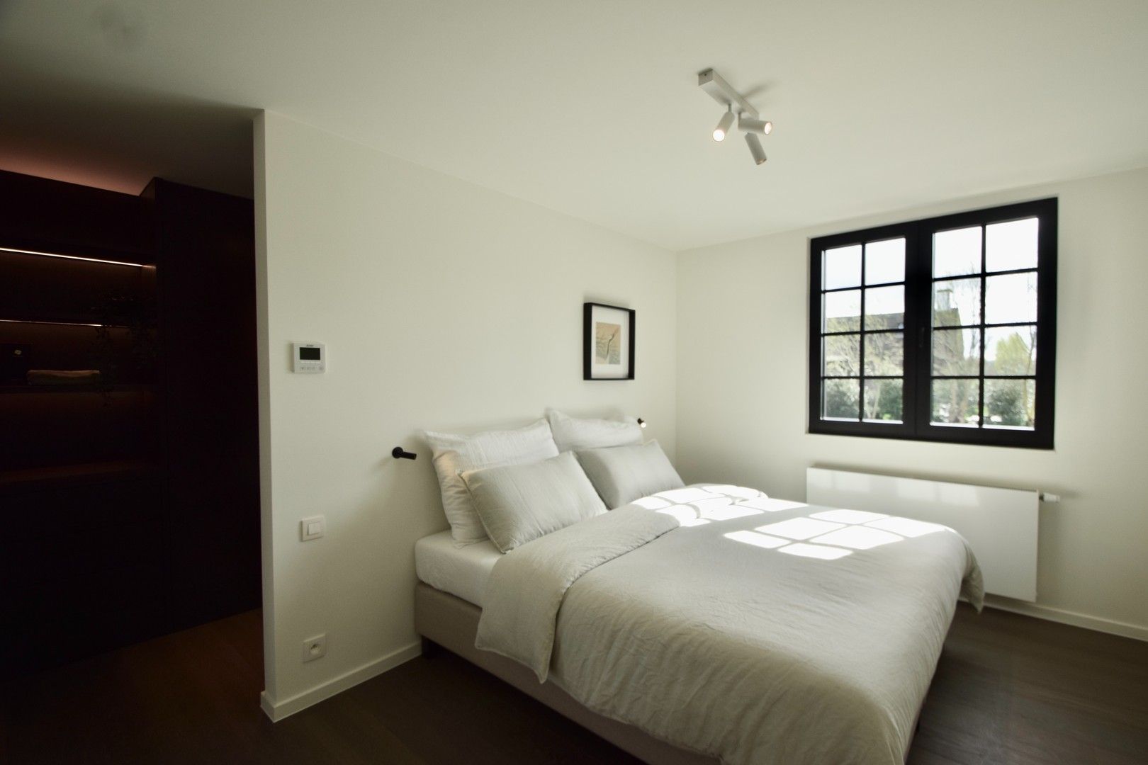 Alleenstaande villa uitzonderlijk rustig gelegen in een groene omgeving, aan de rand van het Zoute vlakbij de Kalfsmolen en de Graaf Jansdijk. foto 11