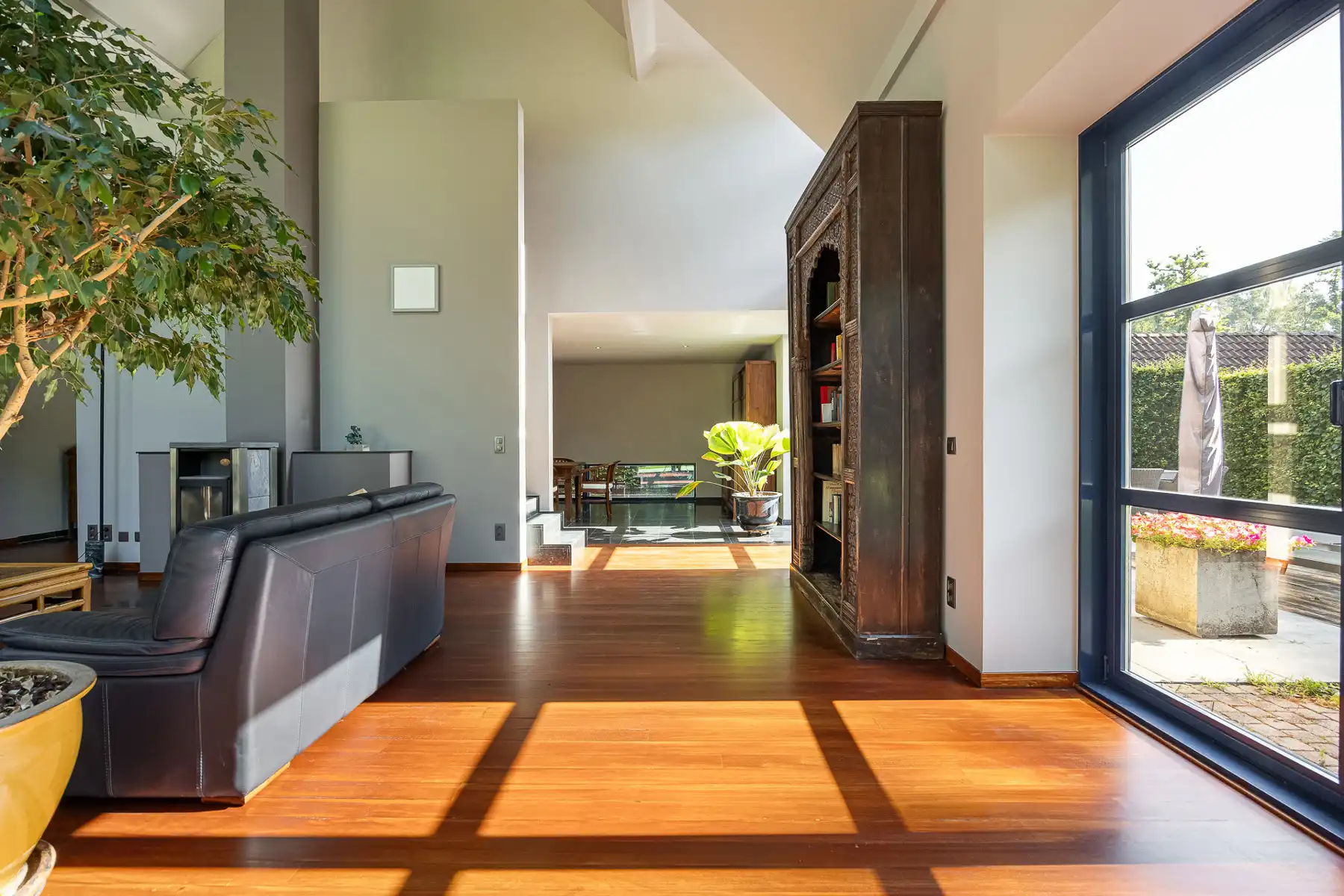 Ruime villa op 2.715 m² in een rustige en groene omgeving foto 9
