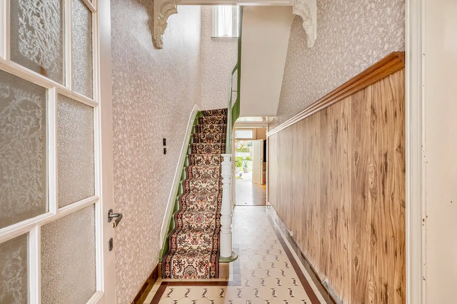 TE RENOVEREN WONING MET 3 SLPKS, PRACHTIGE TUIN + ACHTERLIGGENDE STAANPLAATS foto 9