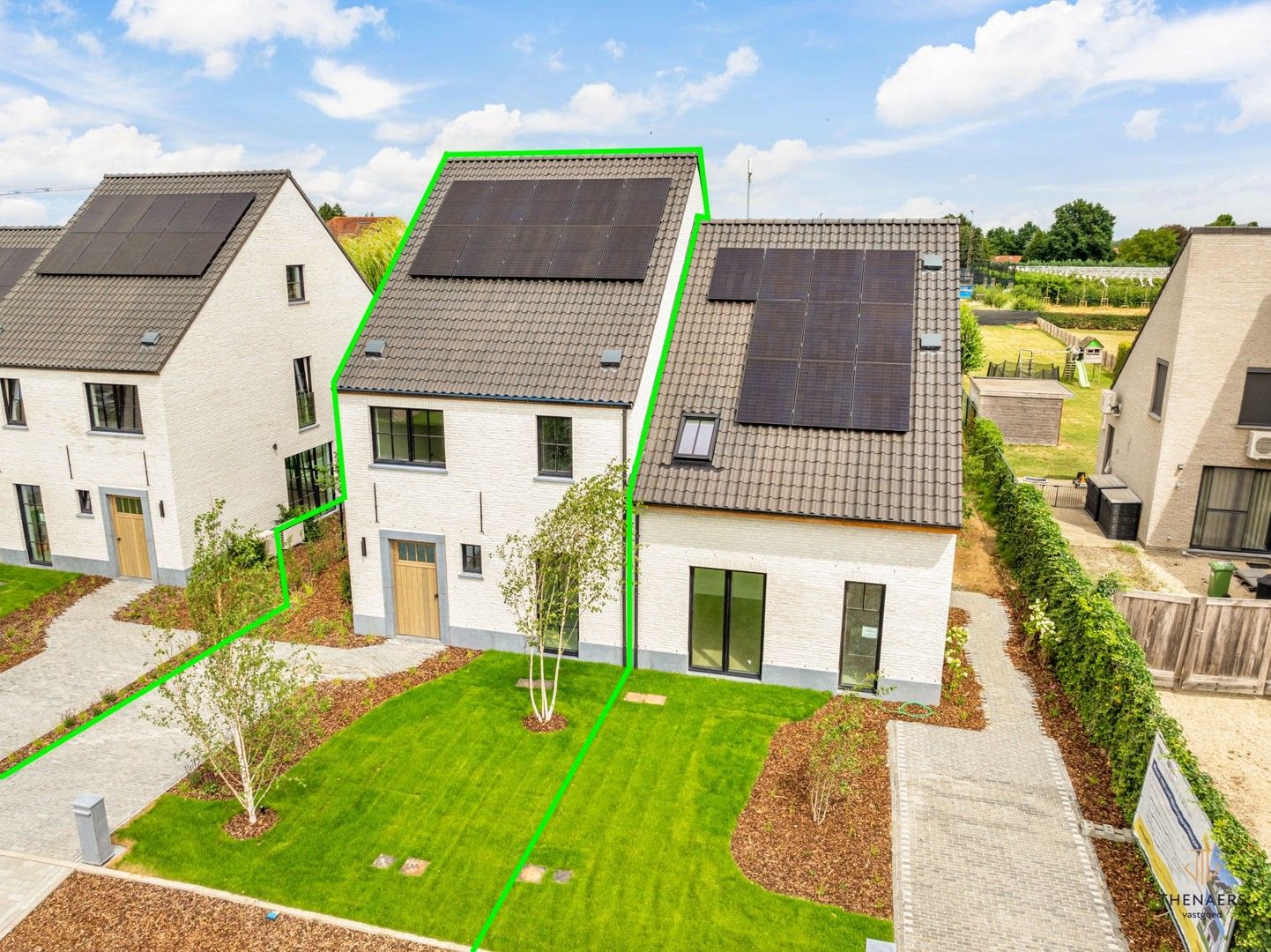 INSTAPKLARE LUXE EN ENERGIEZUINIGE NIEUWBOUWWONING MET 3 SLAAPKAMERS EN AANGELEGDE TUIN. foto 3